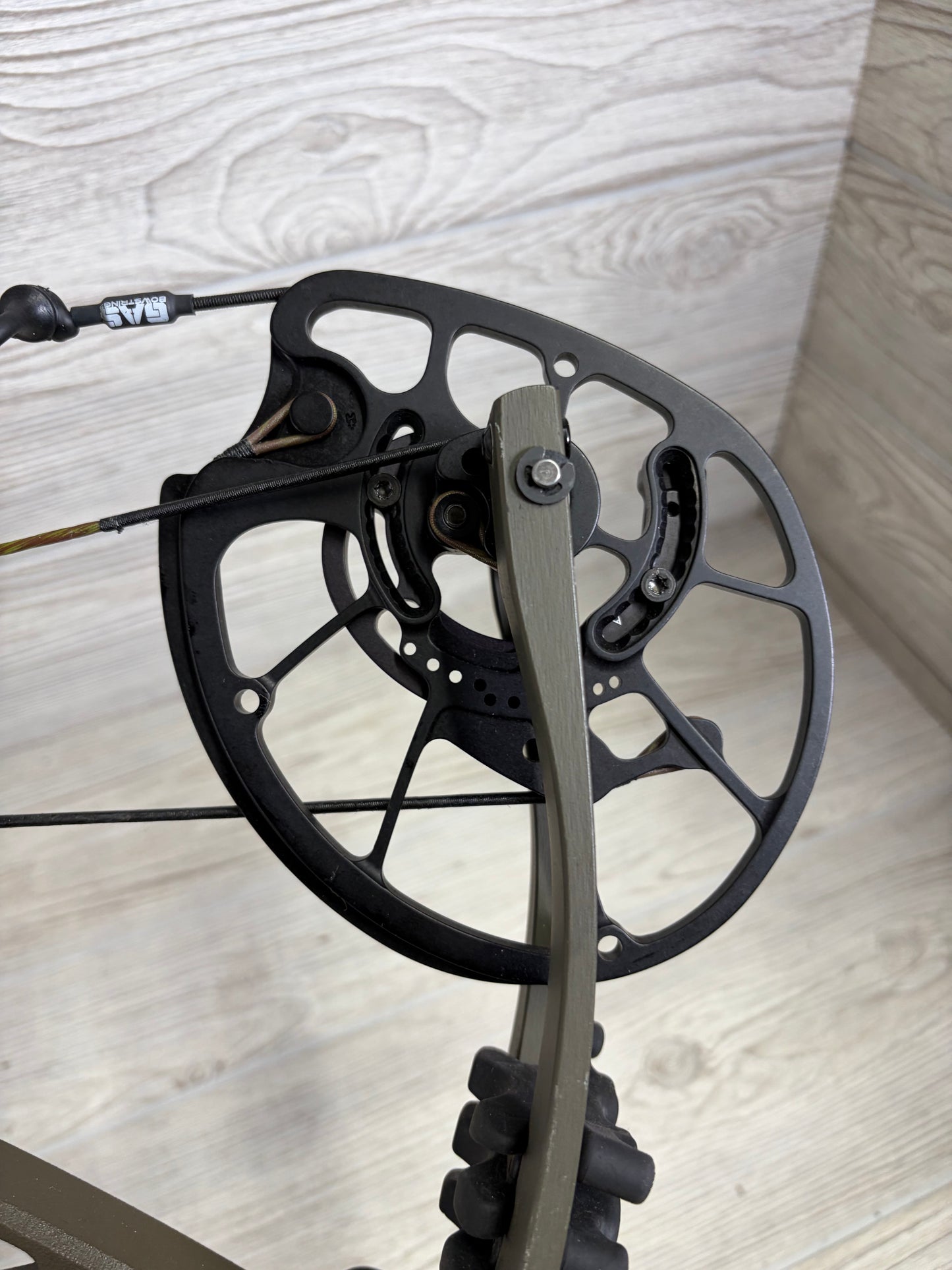 Hoyt VTM 31 Right Hand Wilderness Green 60-70lb