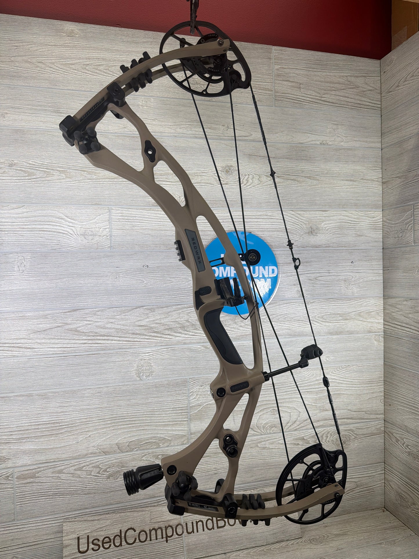 Used Hoyt Carbon RX-7 28.5" 70lb Right Hand Buckskin Bow w/Schaefer XV Rest