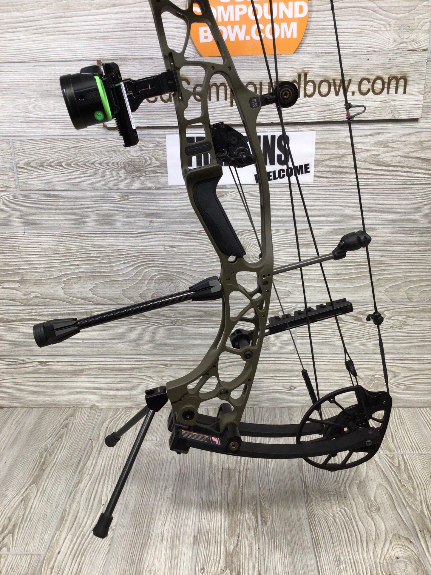 Used Hoyt AX-90 BEAST Right Handed LOADED PACKAGE 28"/90# Wilderness