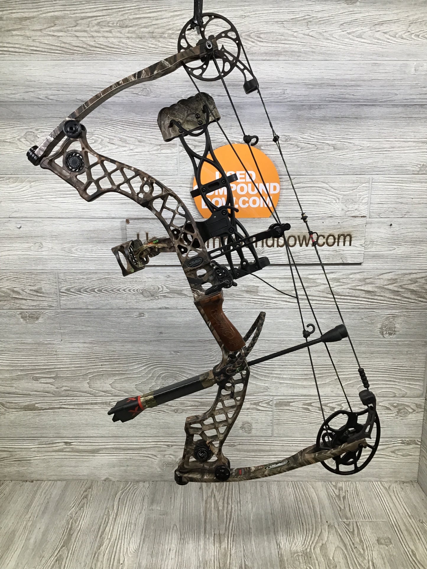 Used Mathews ZXT Right handed 60-70# 30" Draw Package