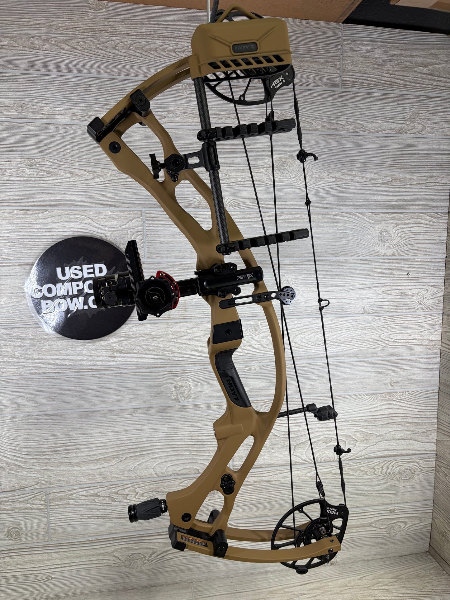 Hoyt RX-9 Left Handed 60-70# Bourbon with Accessories