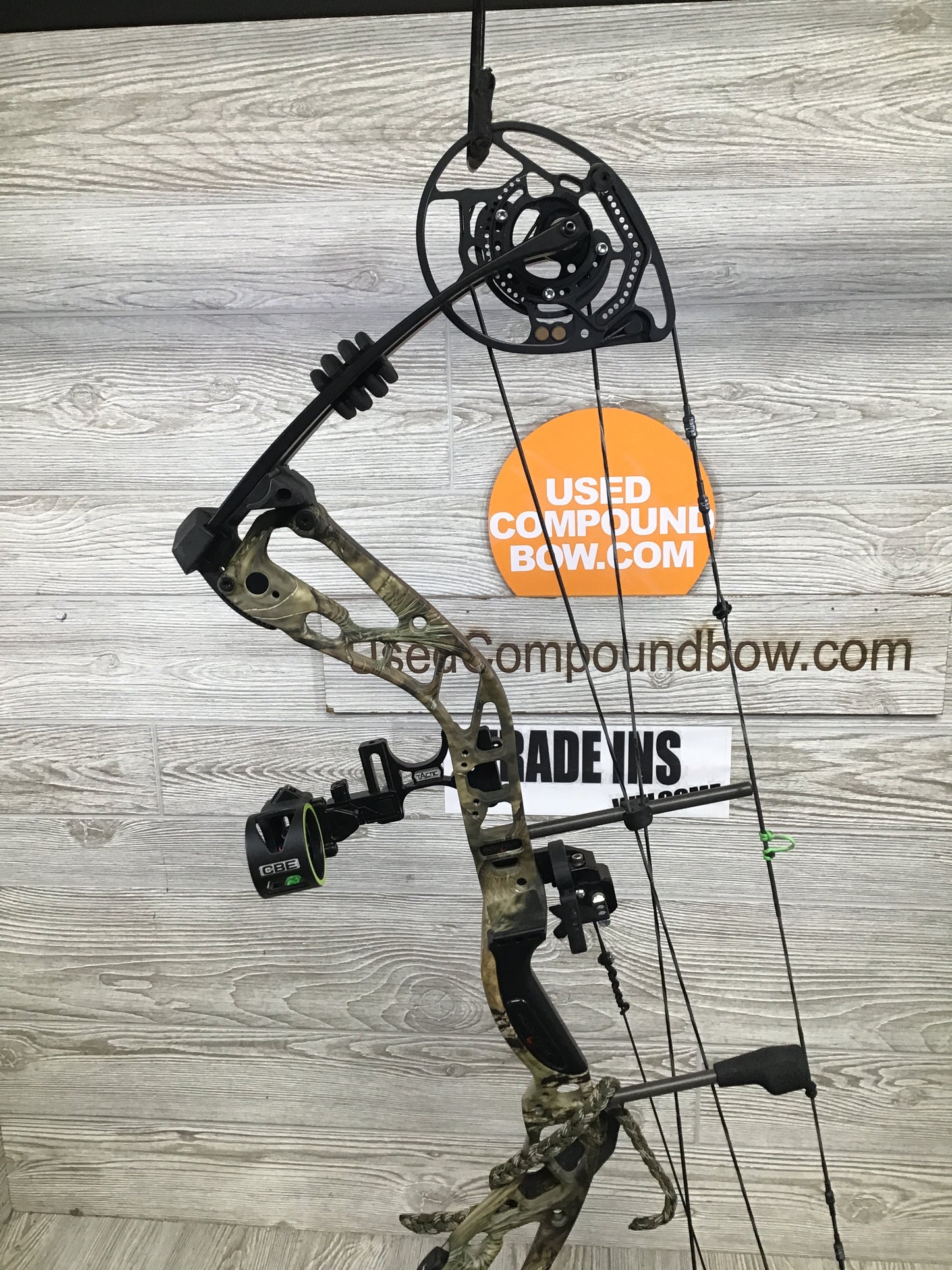 Bowtech Amplify Right Handed 21"-30" 8-70# Camo Package