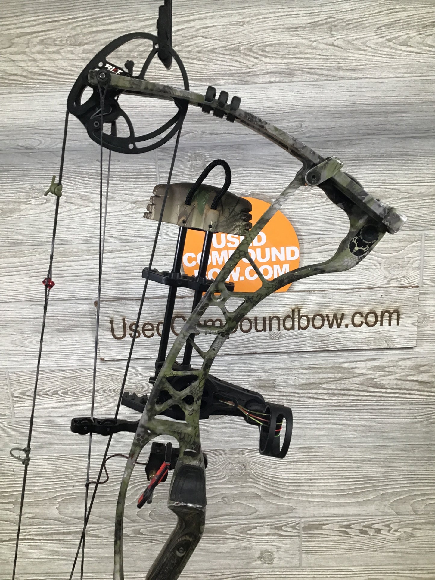 Used Hoyt Spyder 34 Left Handed 60-70# 31" Package