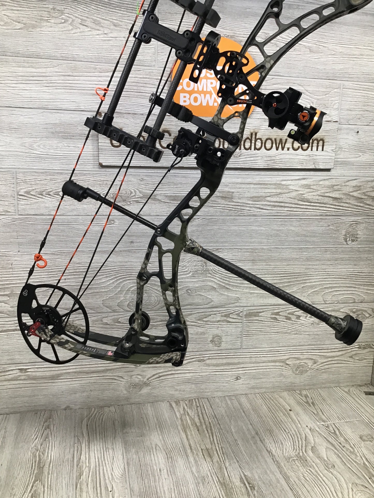 Used Bowtech Solution SS RH Kuiu 60-70lbs loaded package