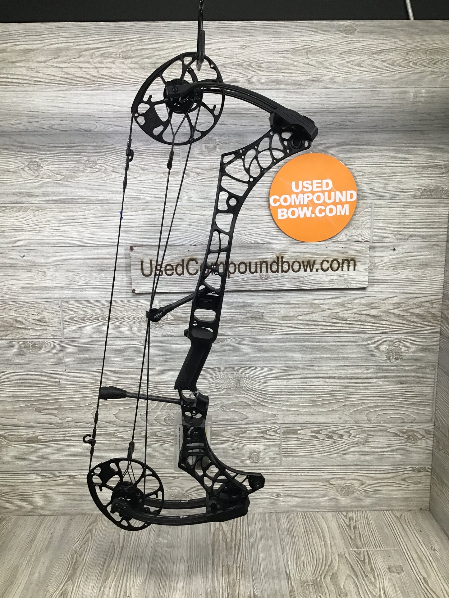 Mathews Phase 4 29 Right Hand Black Bow