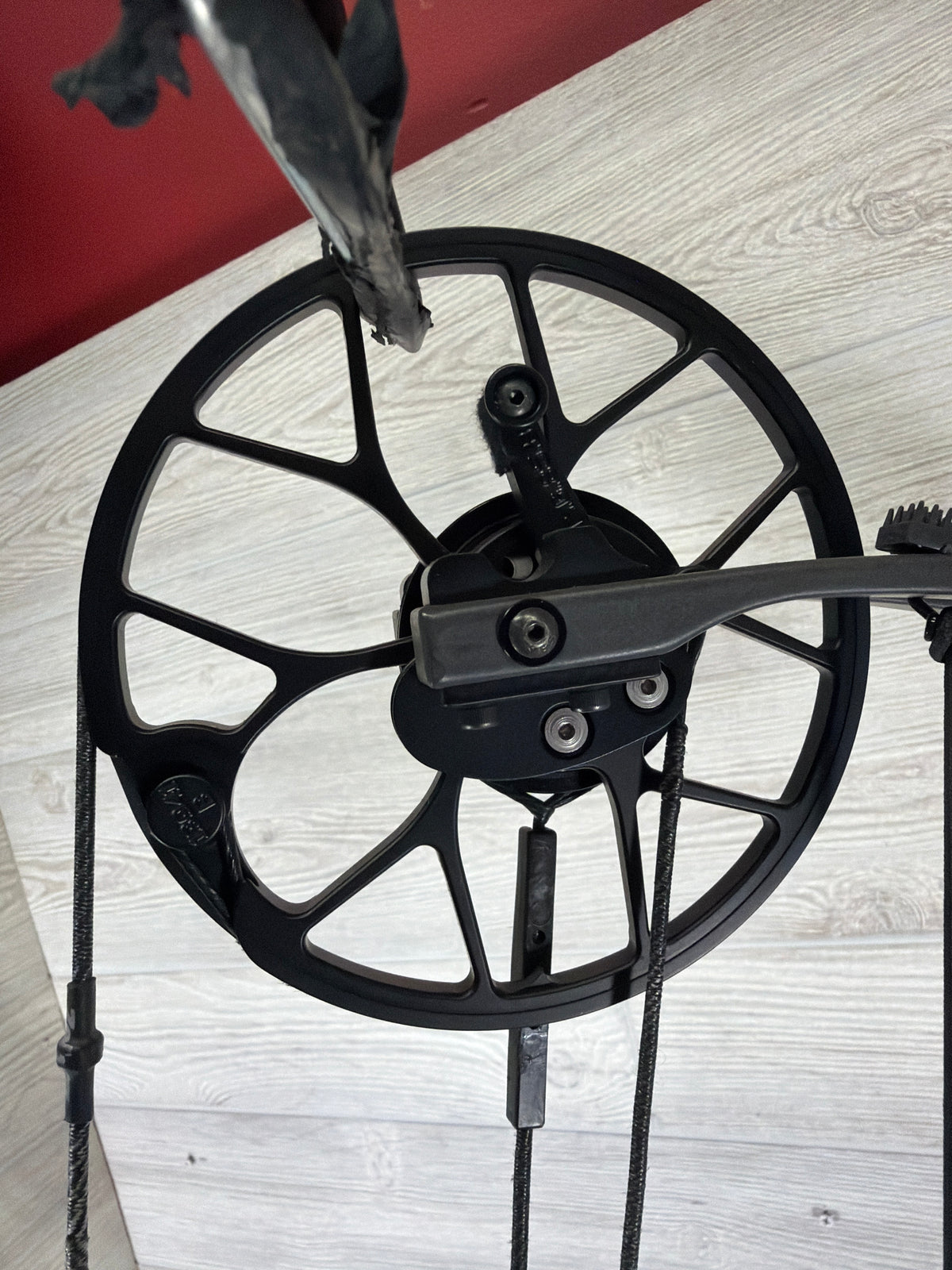Used Mathews No Cam HTR 27" 70lb Right Hand Stone Bow