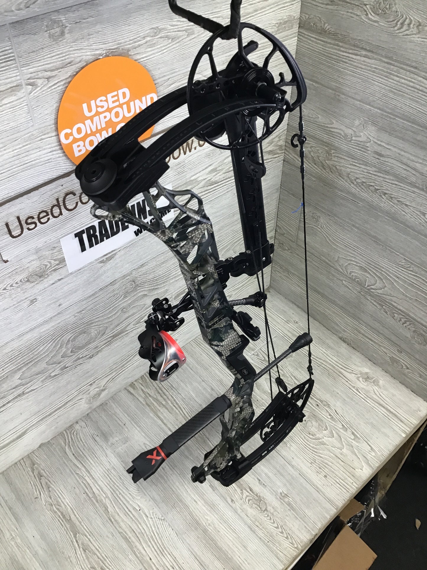 Used Mathews Lift X 29.5 Right Hand Kuiu Verde riser/ Black limbs 27"/70# Package