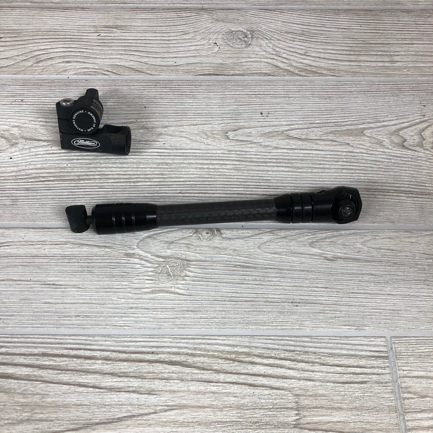 Mathews Flatline Stabilizer 8" black with mathews adjustable V-bar