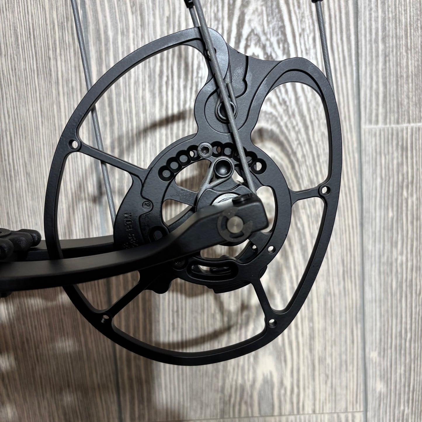 Elite Eon Mountain Tan RH 70lbs