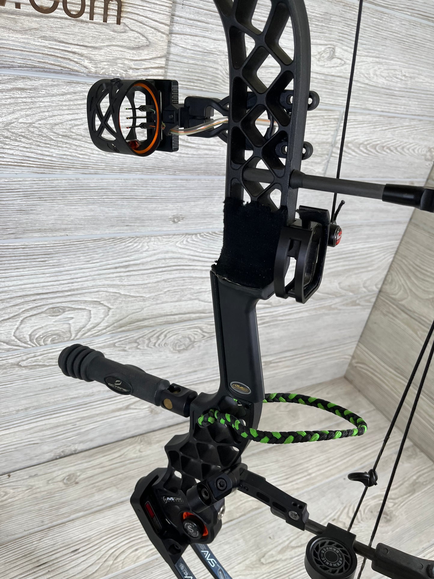 Mathews Chill X Black RH Package 70# MAX