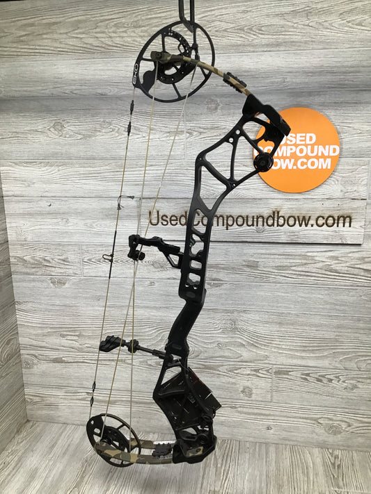 Bear Execute 32 RH 70lb Black Riser/Throwback Limbs Bow