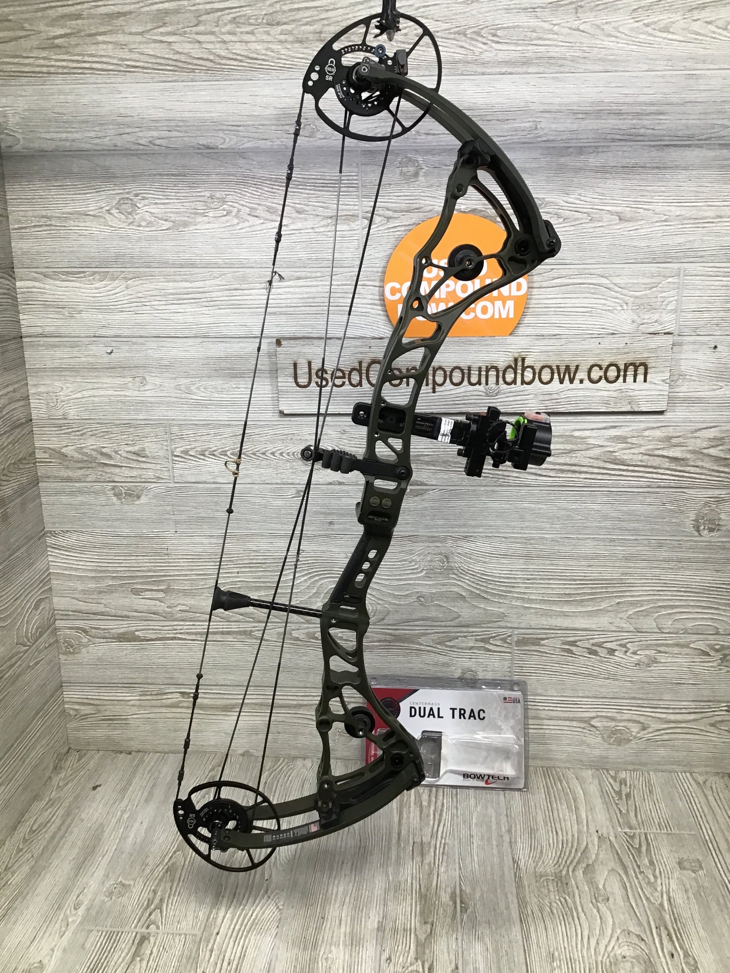 Bowtech Core SR 60-70lbs Right Hand OD Green with Centermass Black gold dual Track sight