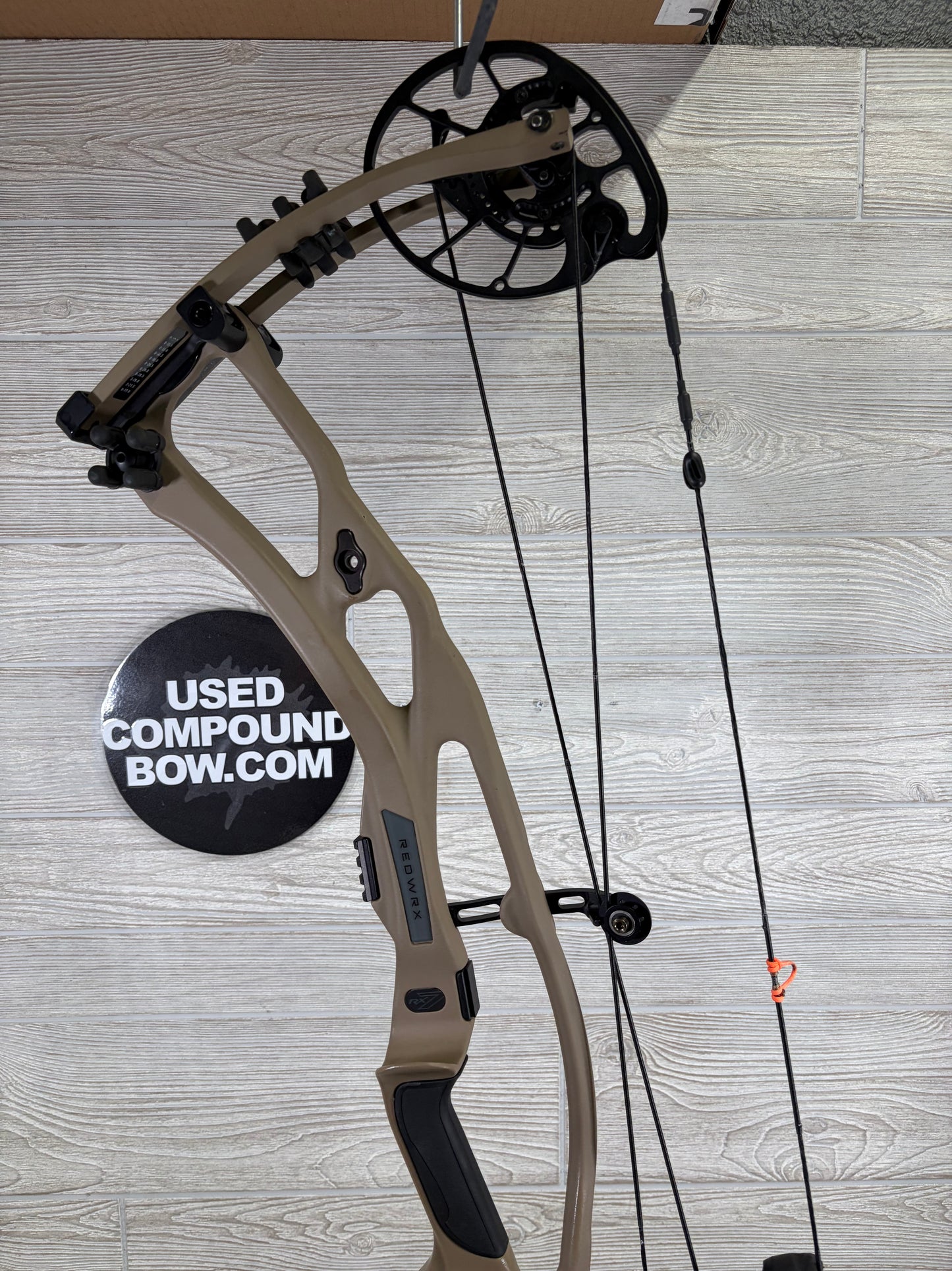 Used Hoyt RX-7 Ultra Right Hand Buckskin 60-70# 27-32"