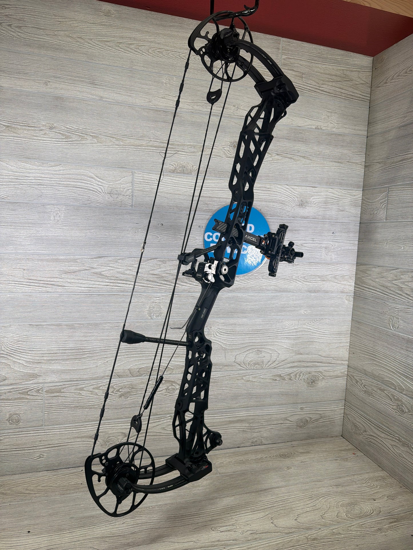 Used Mathews LIFT X 33 80lb 30" Right Hand Black Bow Package (Axcel Achieve XP sight/Hamskea Epsilon Rest)