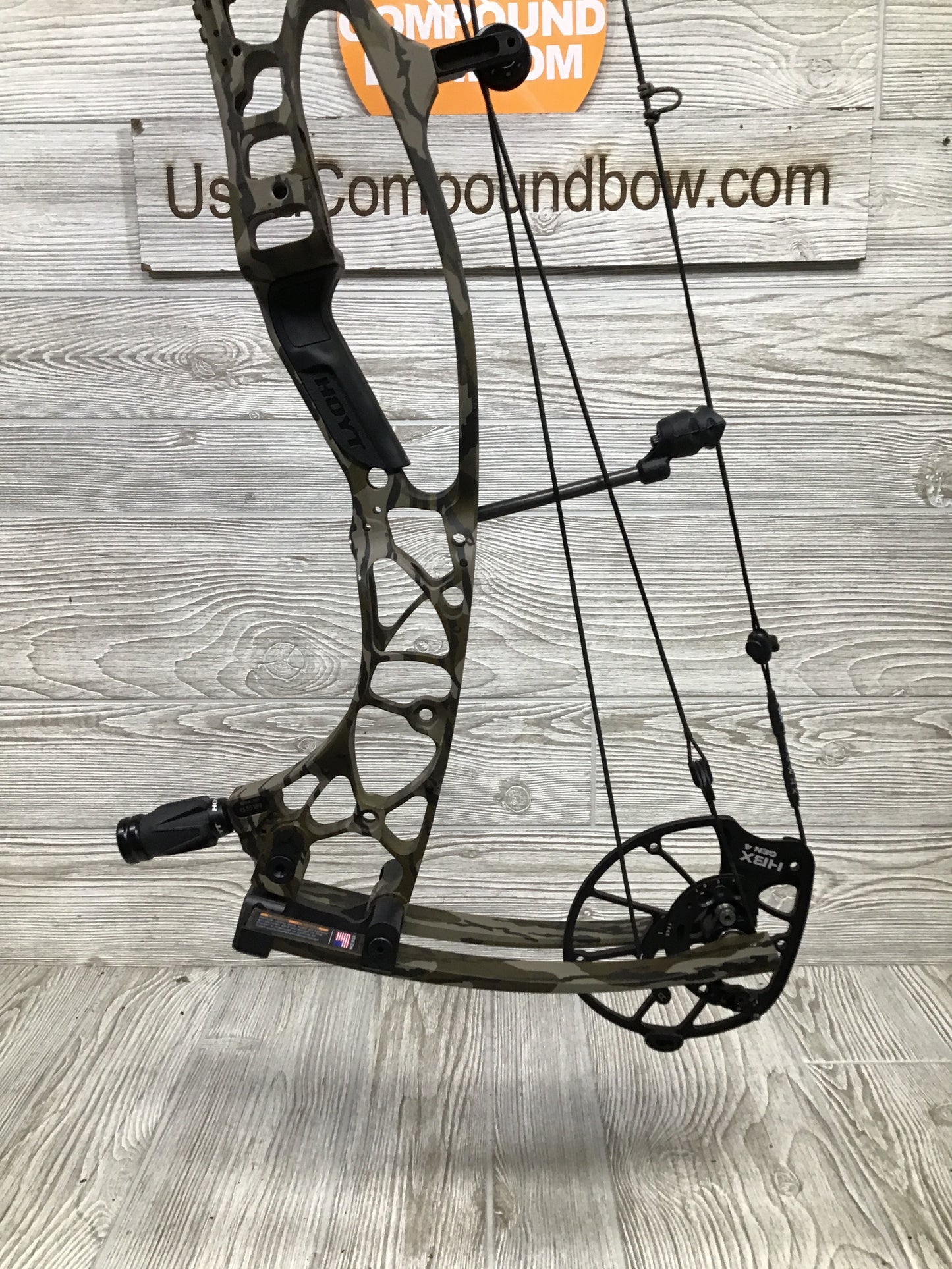 Used Hoyt Alpha AX-2 32 Left Handed Mossy Oak Bottomlands 29/70