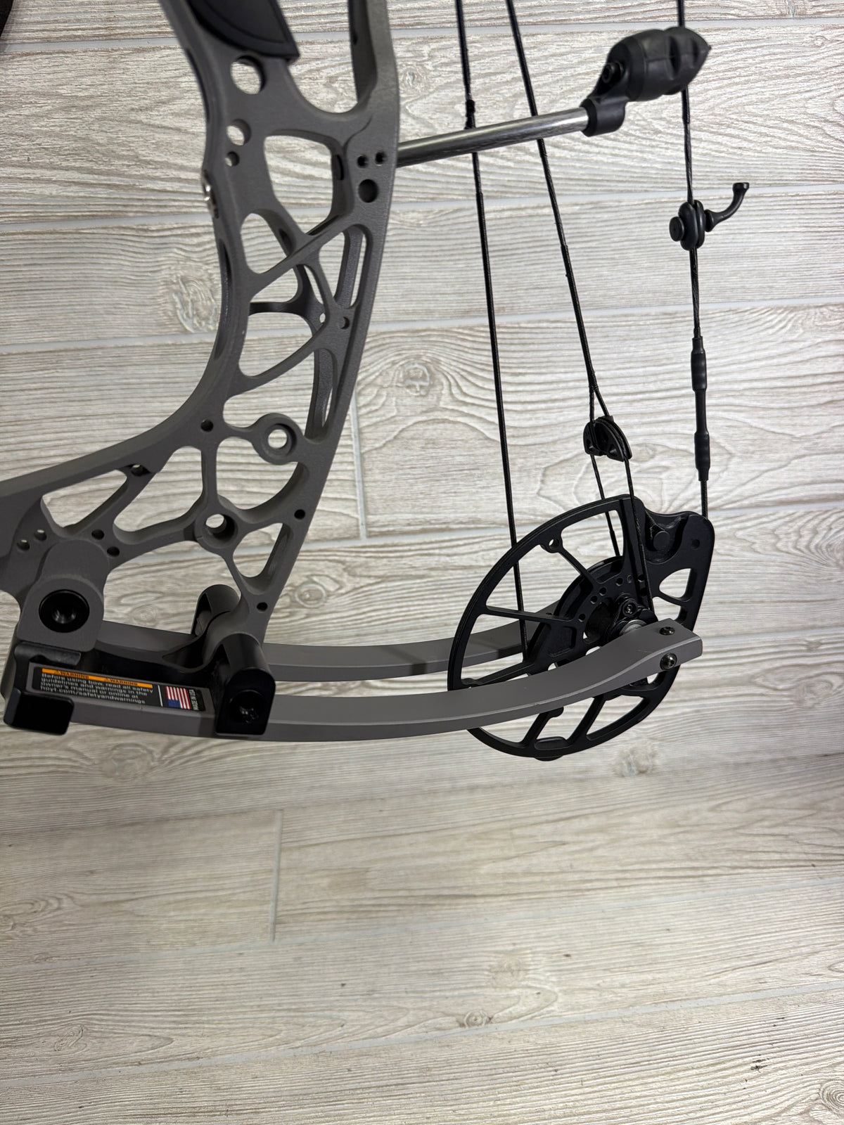 Used Hoyt Alpha AX-2 29 Tombstone RH 60-70# 27.5"