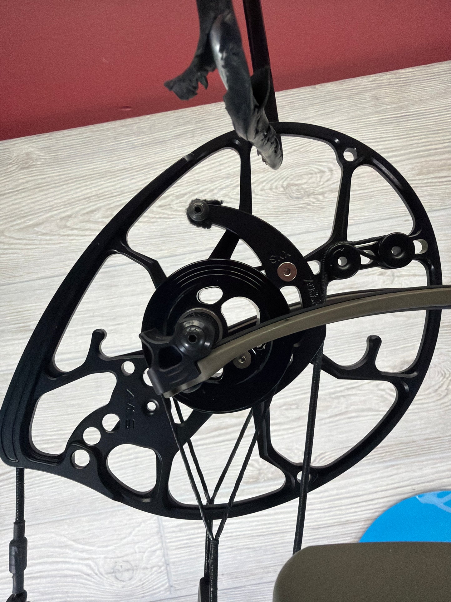 Used Mathews LIFT 33 29" 70lb Right Hand Green Ambush Bow Pkg
