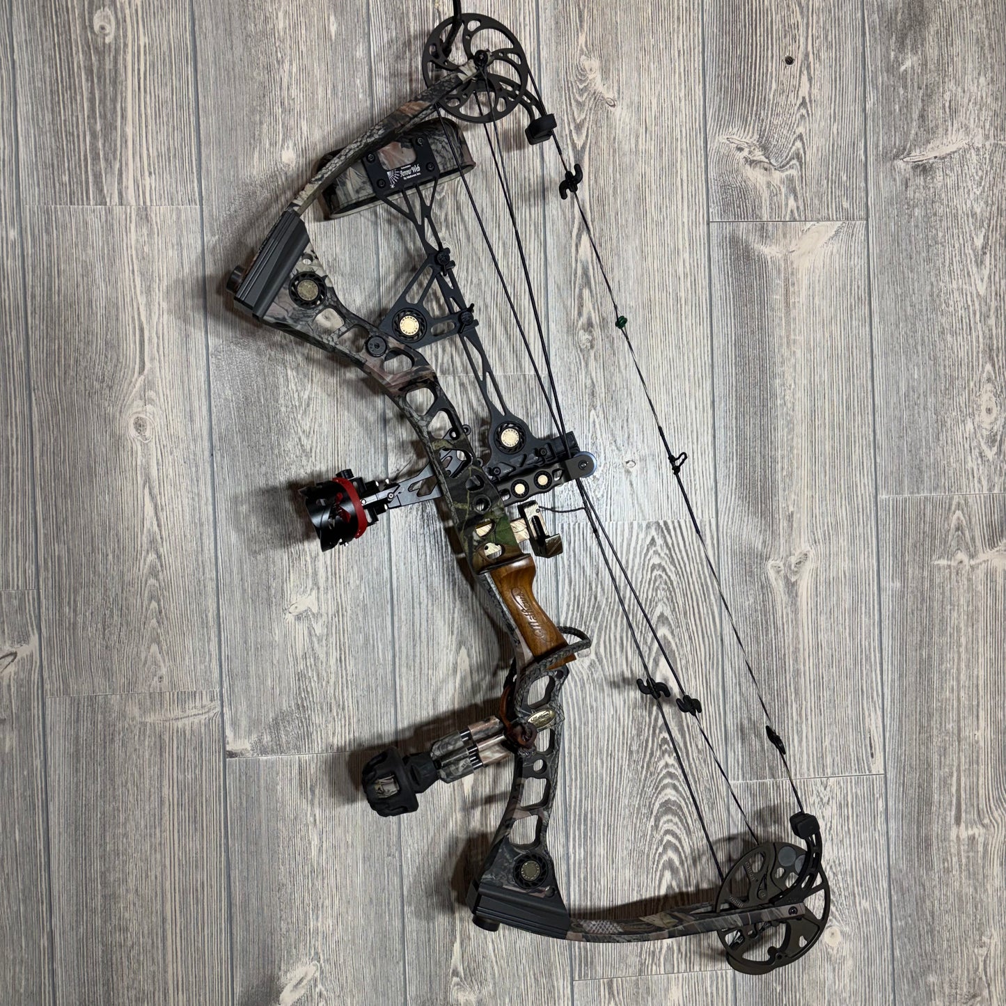Used Mathews Switchback RH 26" 70lb Camo Package