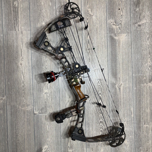 Used Mathews Switchback RH 26" 70lb Camo Package