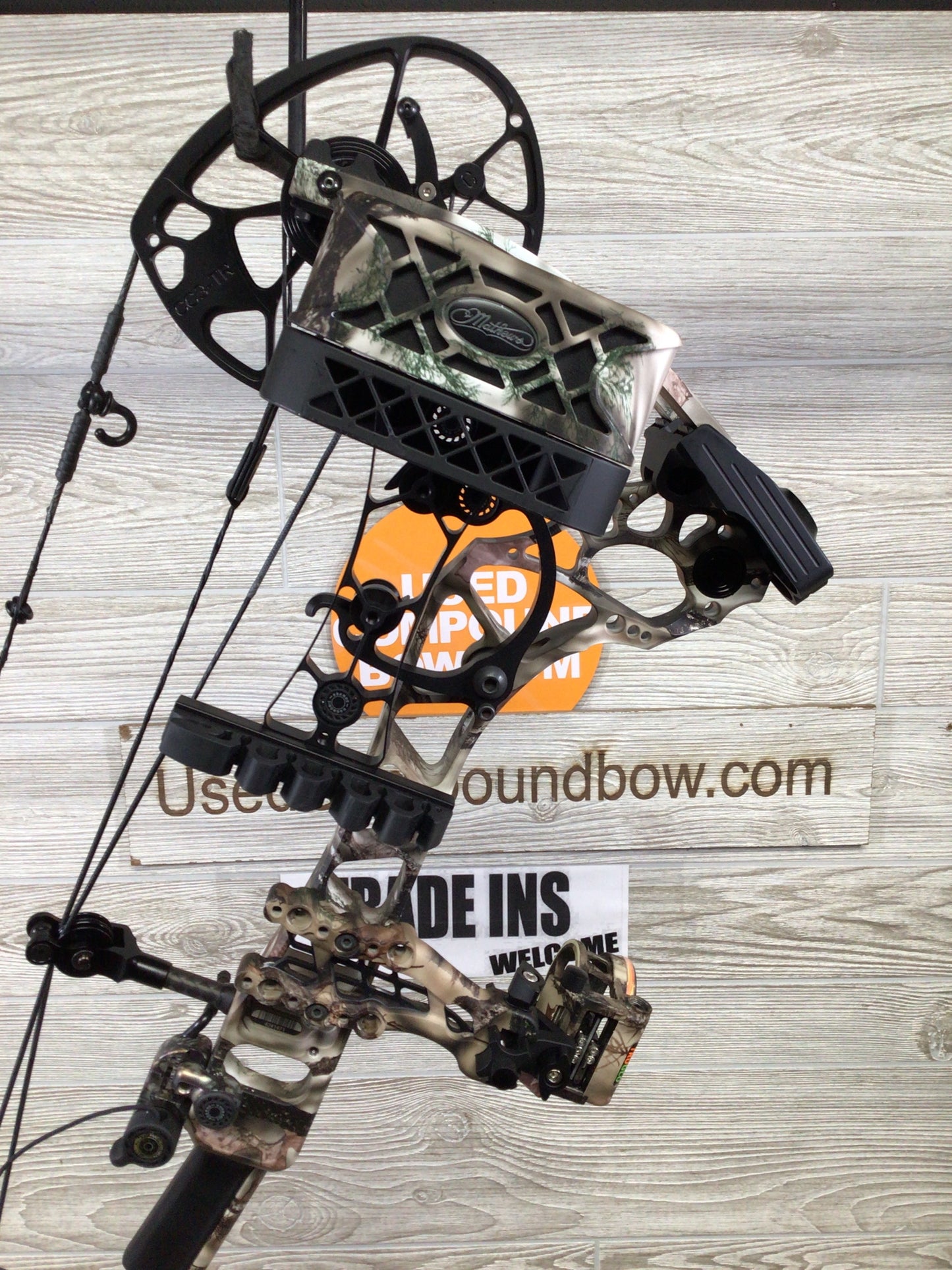 Mathews Triax 70lb 28" Lost Camo RH Bow LOADED Pkg