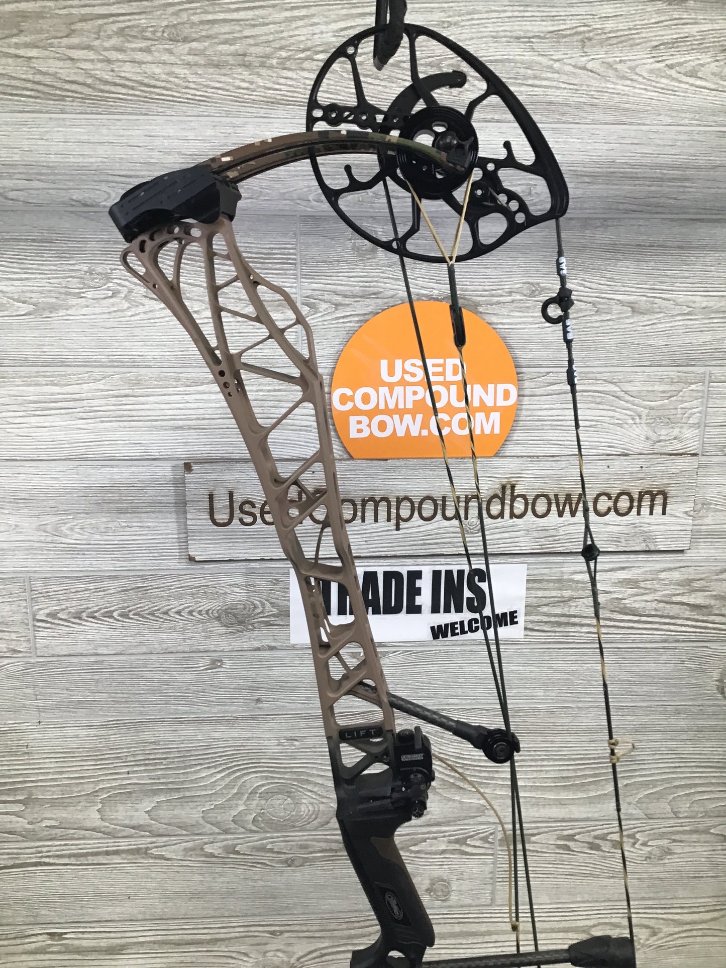 Used Mathews Lift X 33 Earth Fade W/ Subalpine limbs Right Hand 28/70
