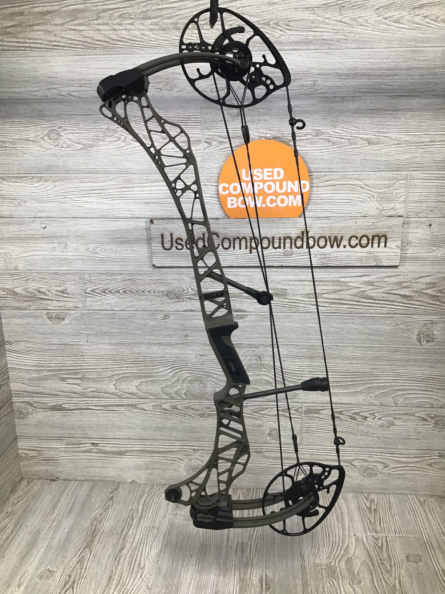 Used Mathews Lift X 29.5 Right Hand Ambush Green 26.5"/70#