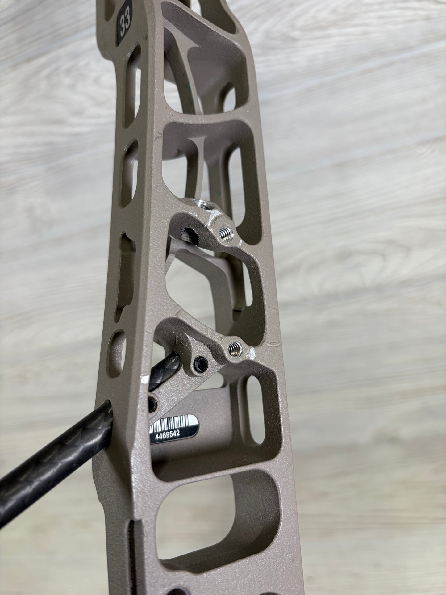 Used Mathews V3X 33 Right Handed Granite 30" 70lb