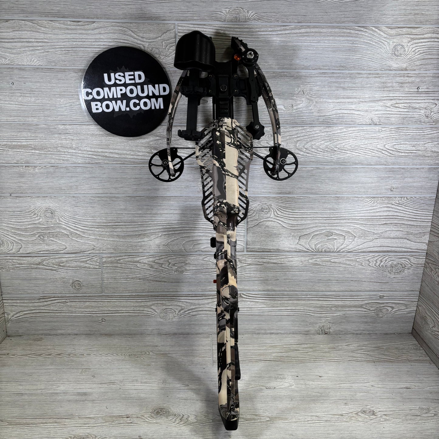 Used Ravin R10 crossbow with new Gas strings