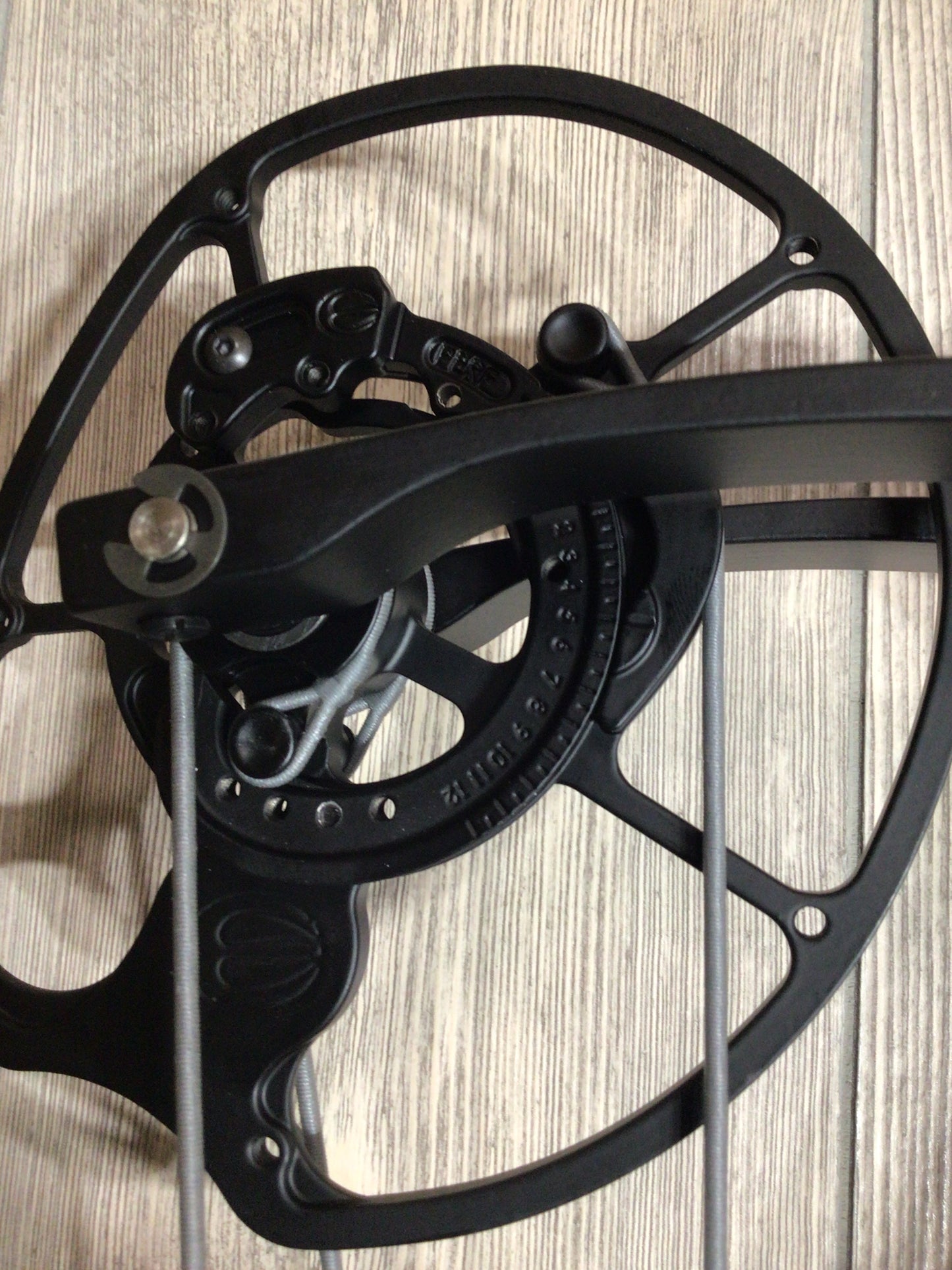 Used Elite Eon Carbon Black RH 70lbs