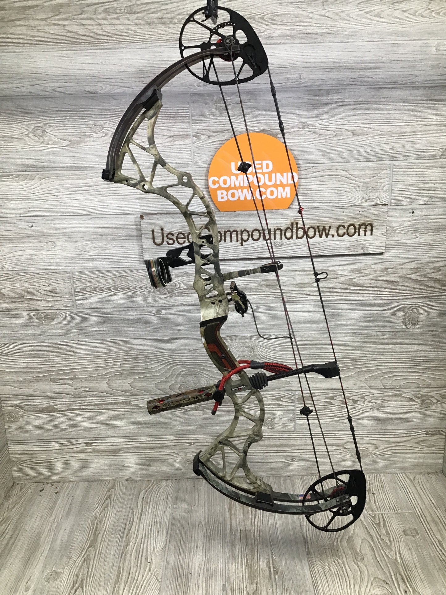 Used Bowtech Invasion 60-70# Right Handed Package