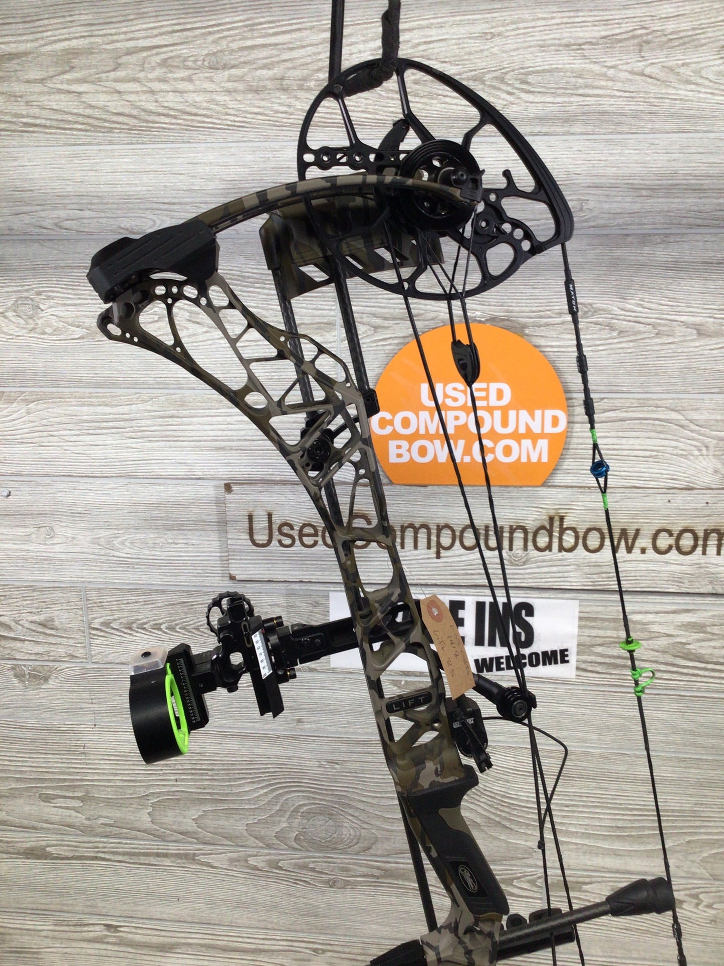 Used Mathews Lift RS Right Handed Bottomlands PACKAGE 28/75#