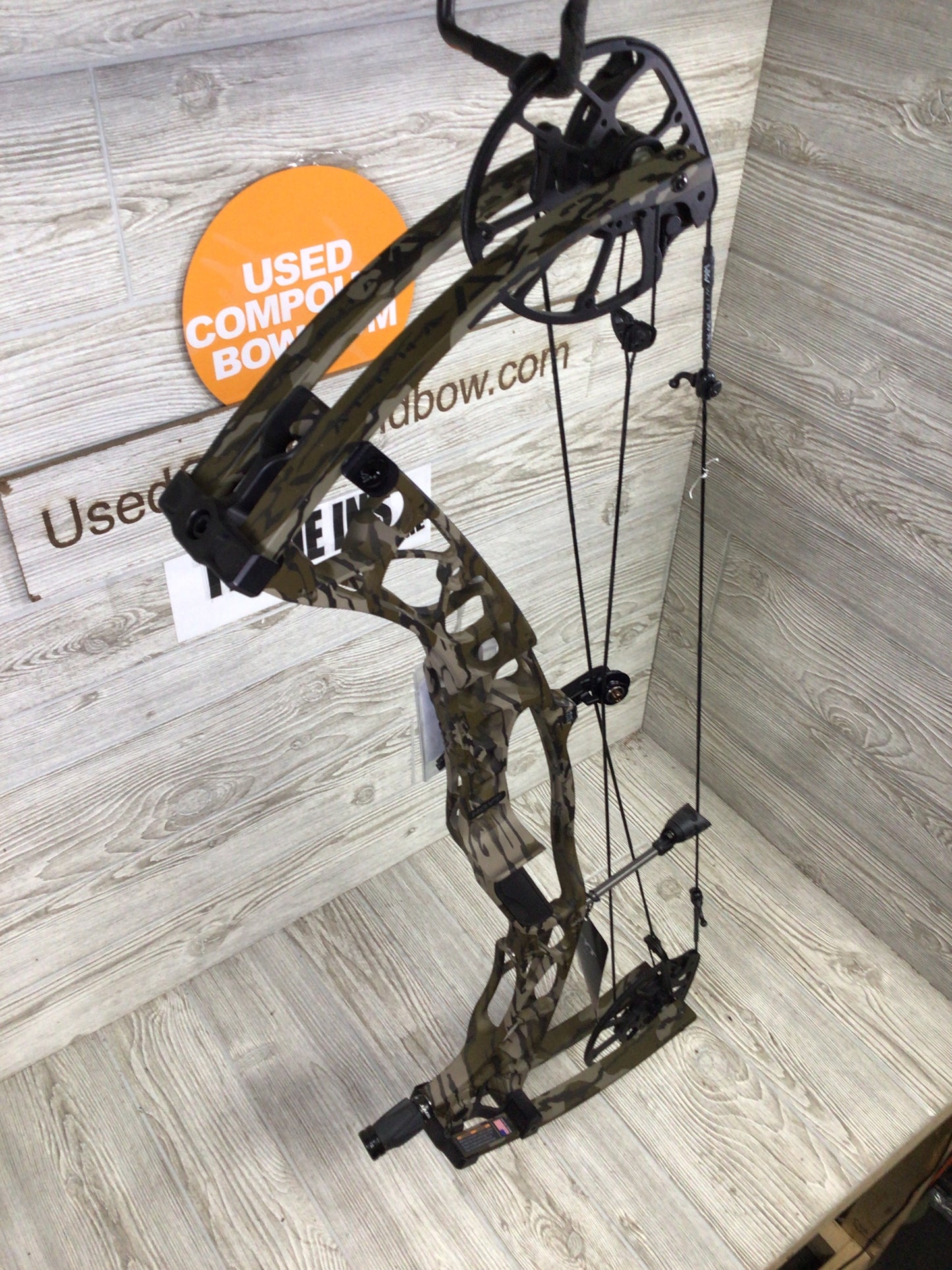 Hoyt AX-2 32 29" 60-70lb Right Hand Bottomlands