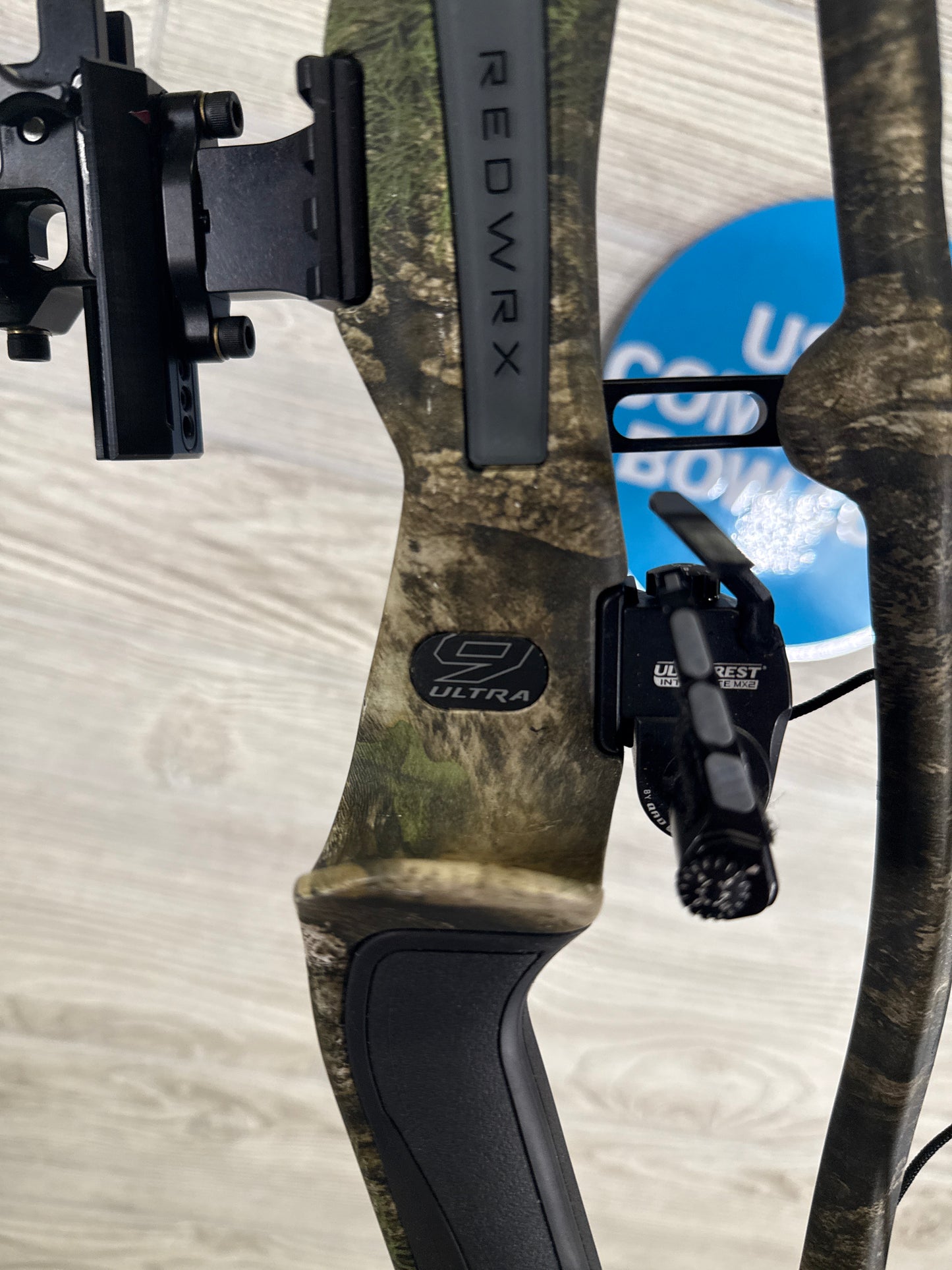 Hoyt RX-9 Ultra-Right Handed 60-70# Realtree APX package