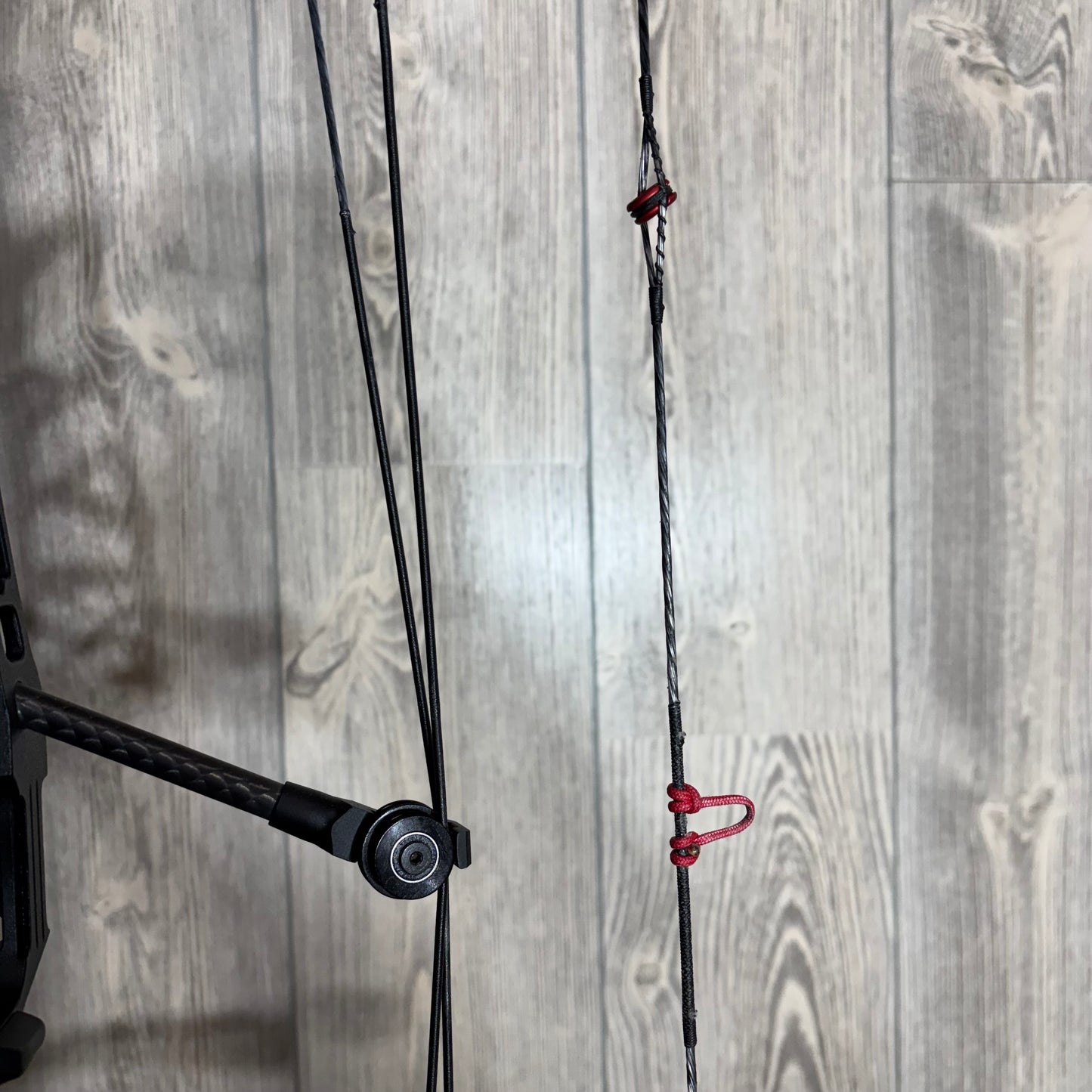 Used Mathews ARC 34 RH Black with SysymX Strings