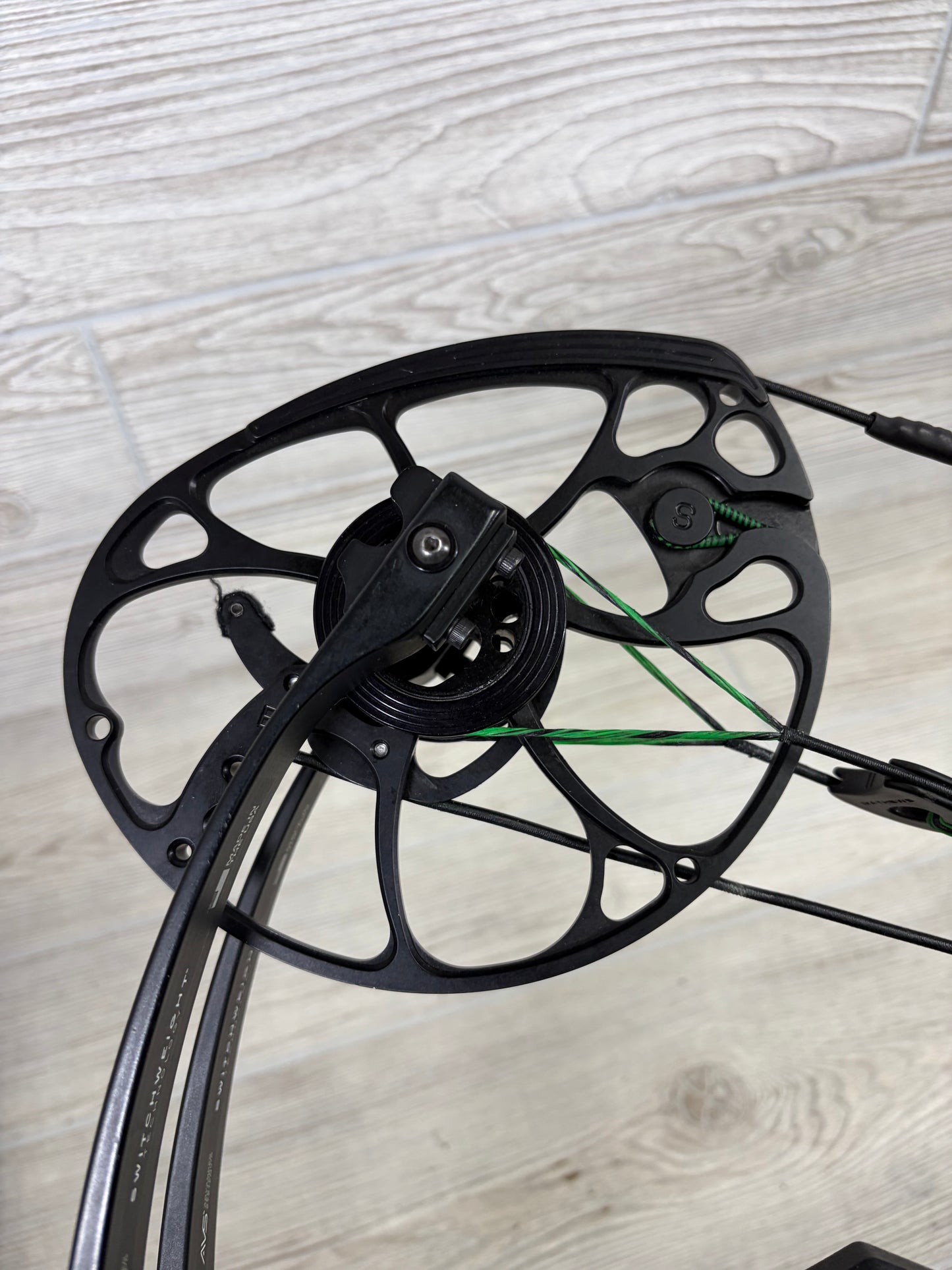 Used Mathews V3 31 Right Hand Black 29" 75lb