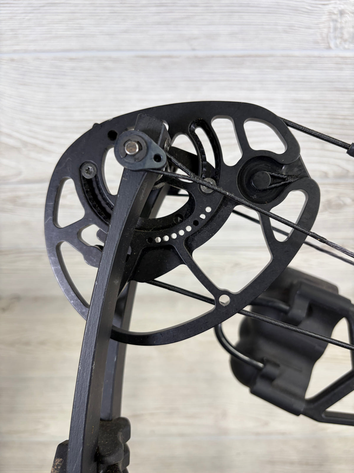 Used Hoyt Torrex Package RH Camo 50-60lbs 26-30" Draw