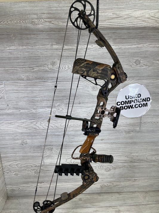 Used Mathews Q2 29" 70lb Right Handed Bow PKG