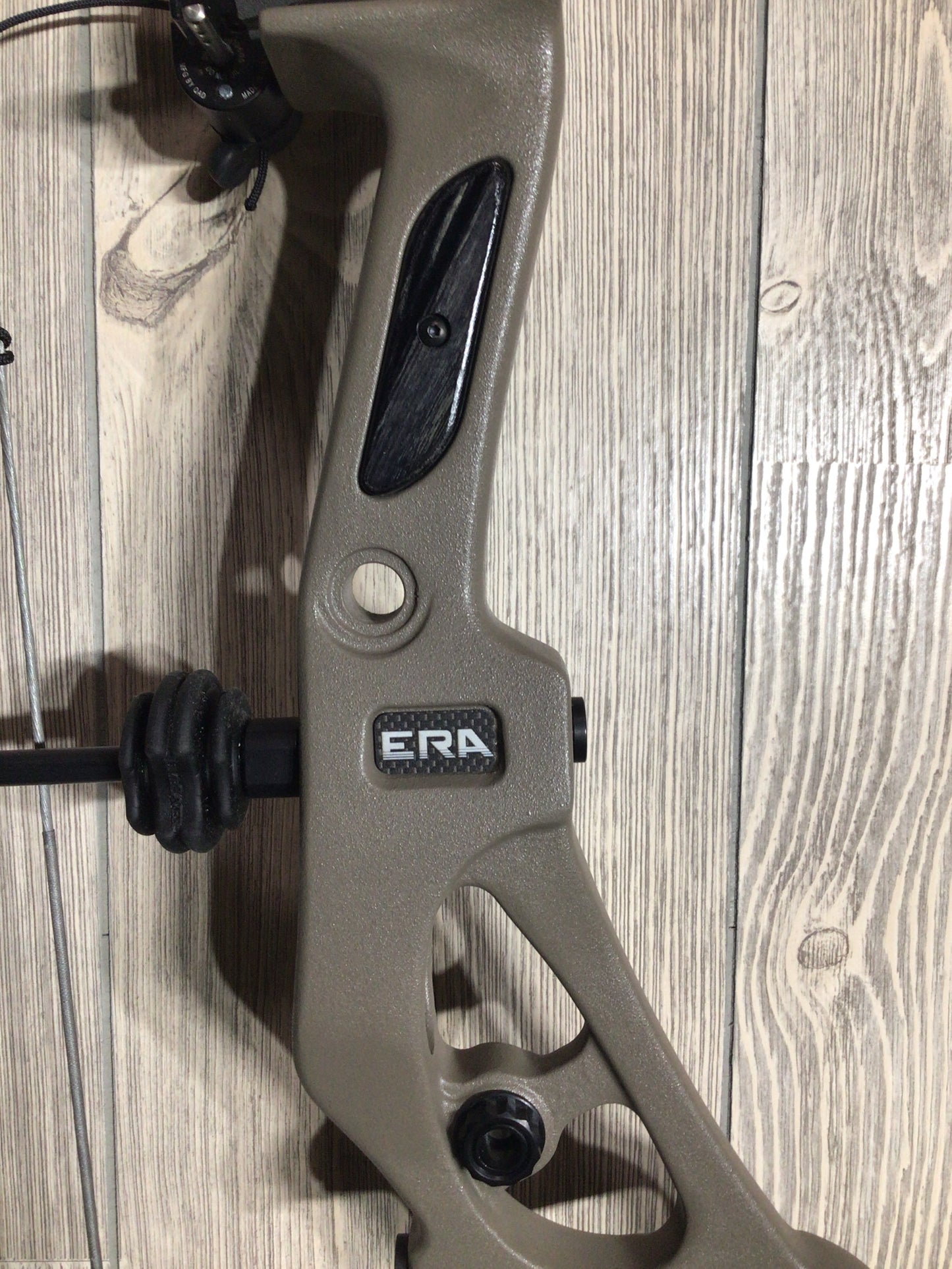 Elite Era Carbon Left Handed Mountain Tan 70# Bow PKG