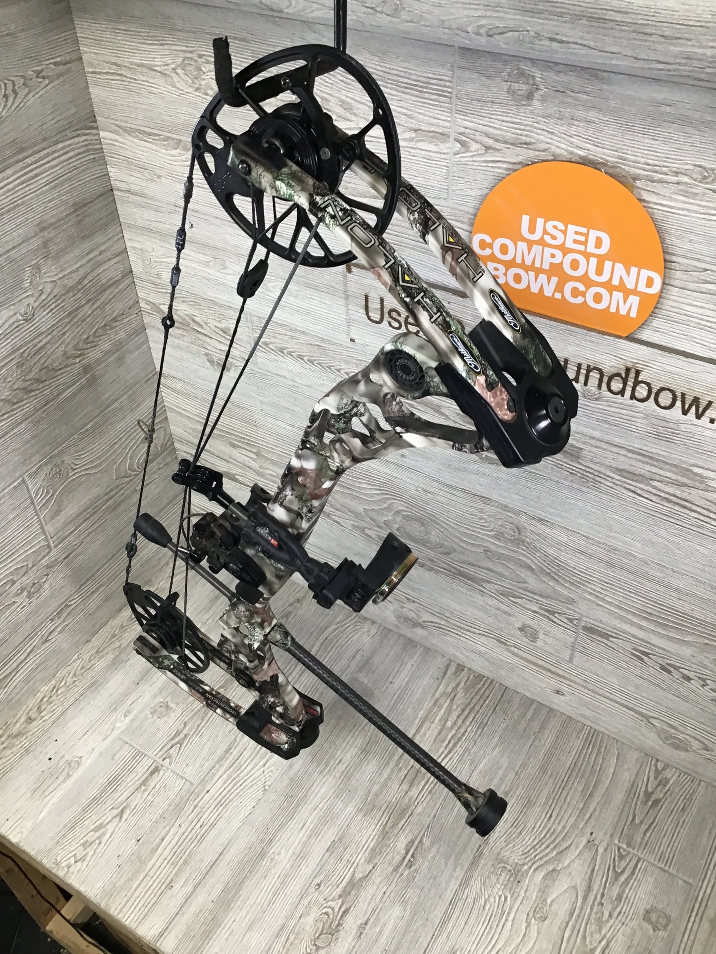Mathews Halon 6 Right Handed 27"/70# Lost camo XD PKG