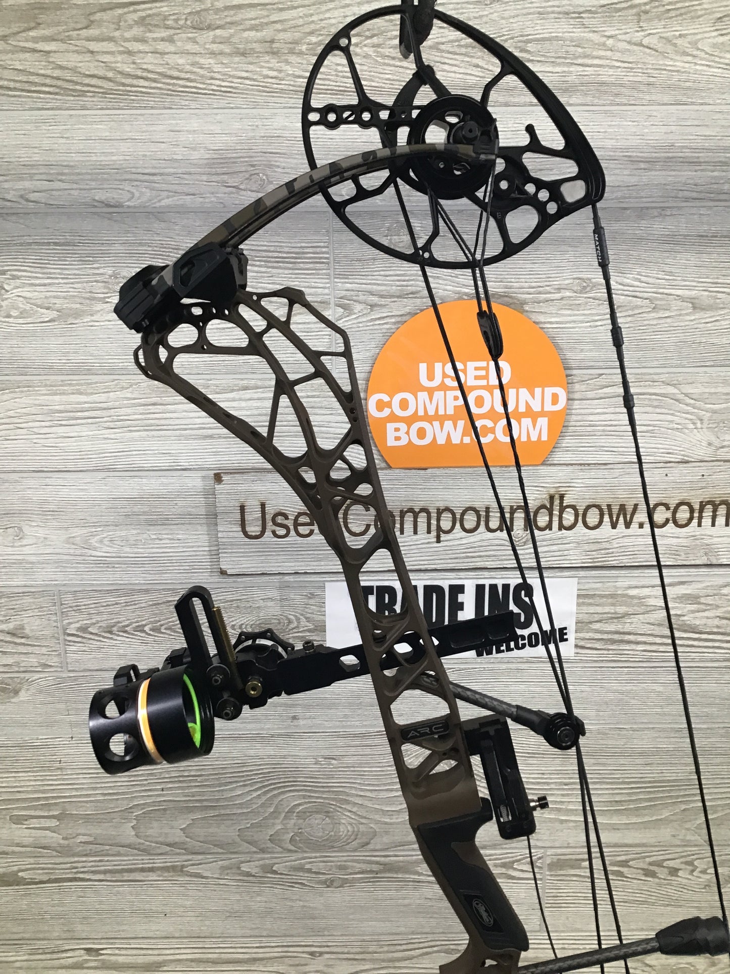Used Mathews Arc 30 RH Kodiak Riser/ Bottomlands limbs Package 29/70#
