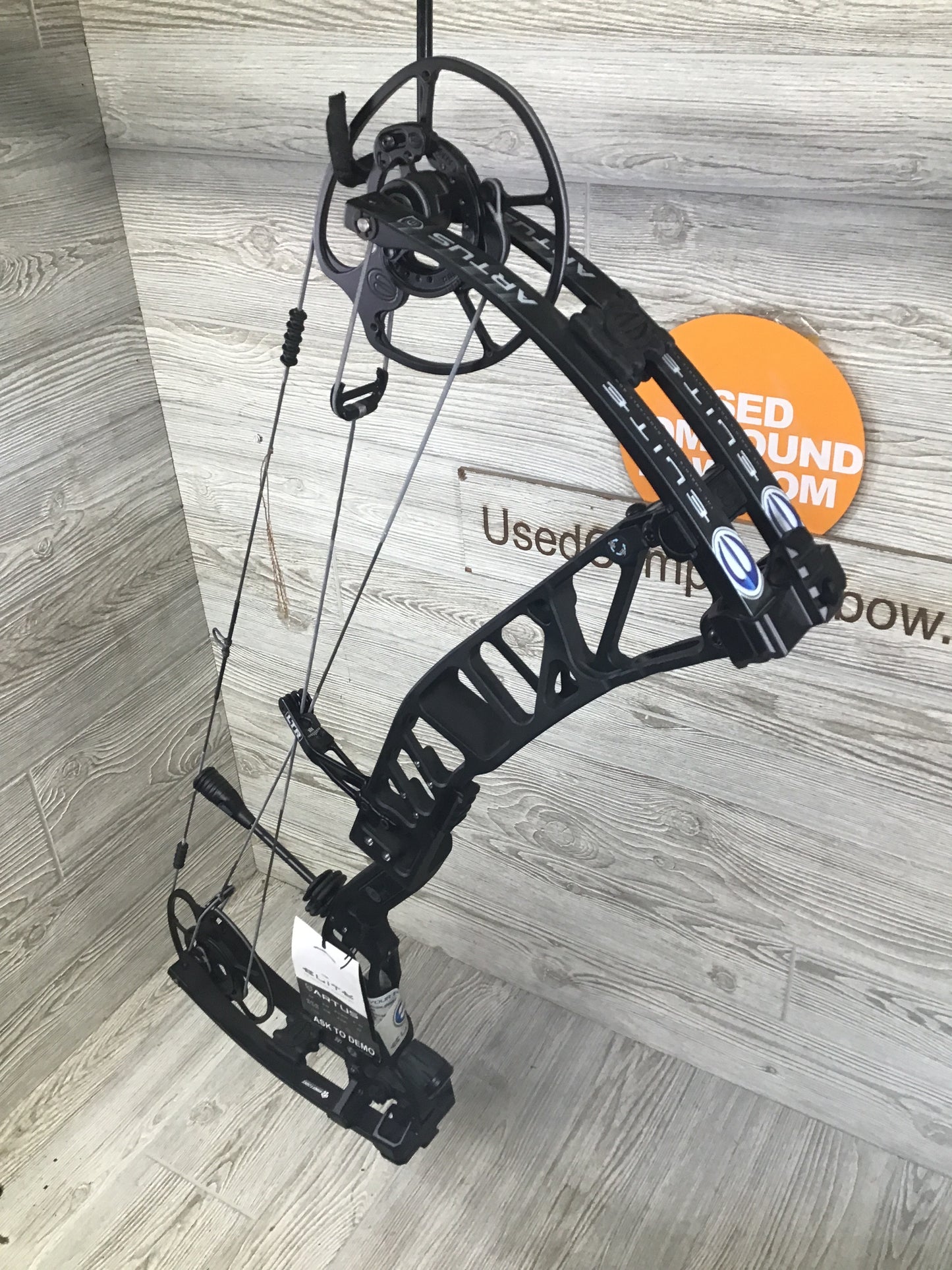 Elite Artus Right Hand Black 50-60# Bow