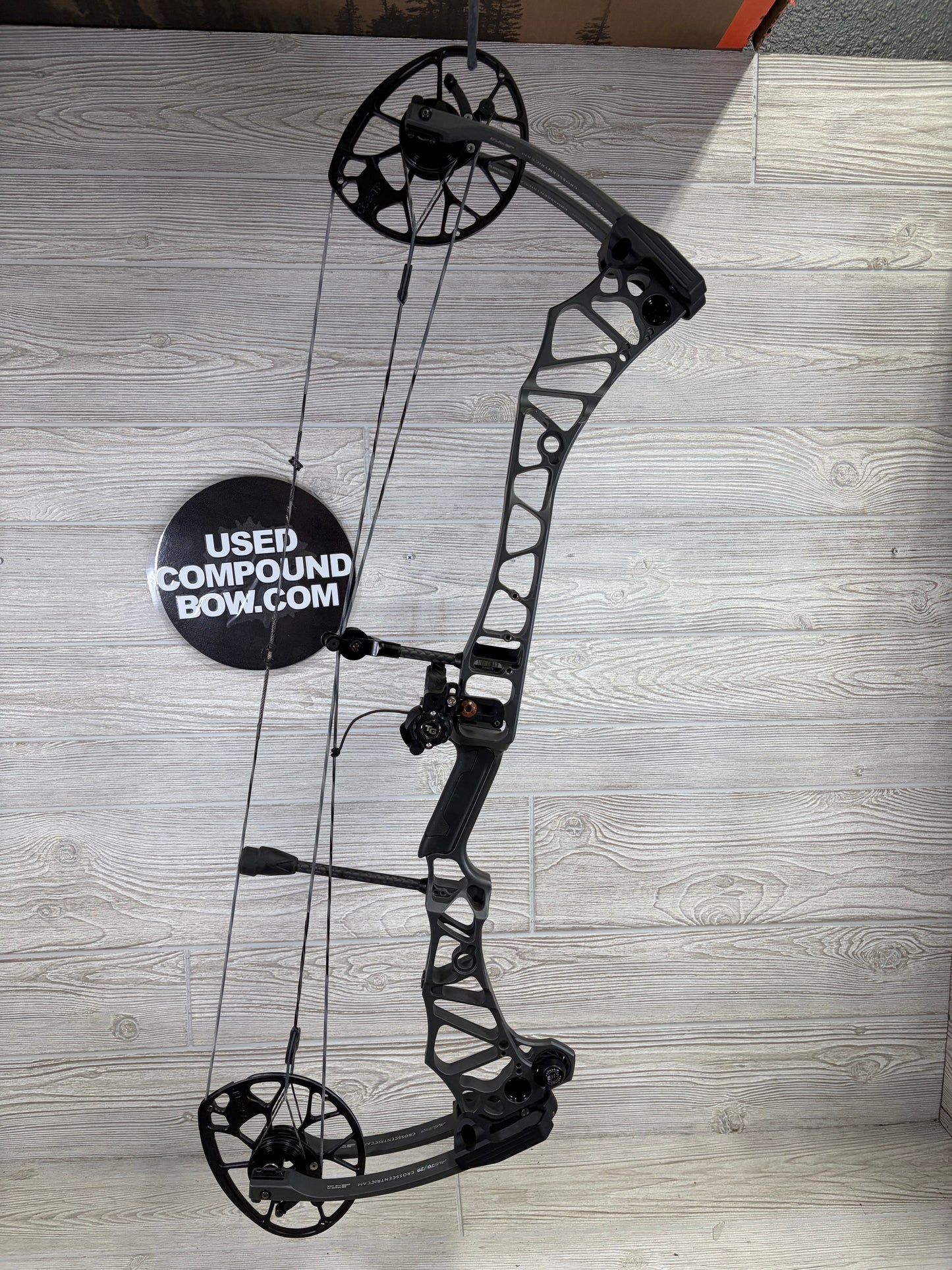 Used Mathews Traverse Right Handed 60-70lb 30" Stone