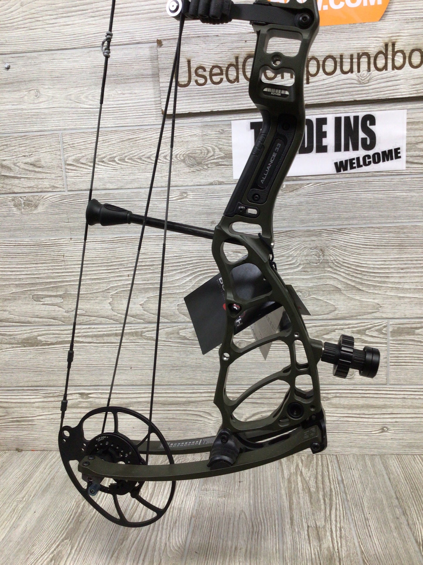 Bowtech Alliance 33 Right Handed 60-70# OD Green