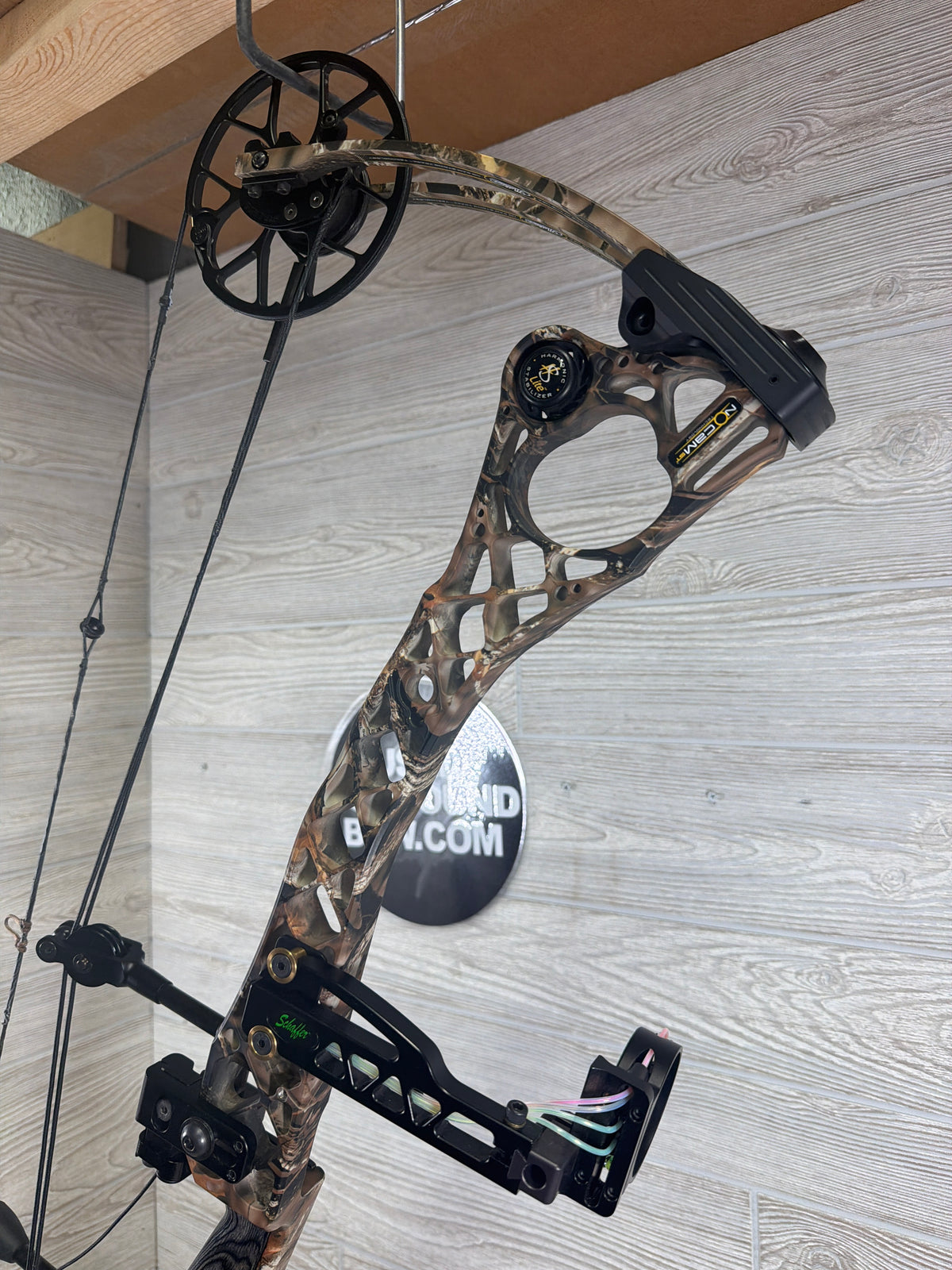 Used Mathews No Cam HTR  RH 29" 50lbs Camo Riser/ Camo Limbs PKG