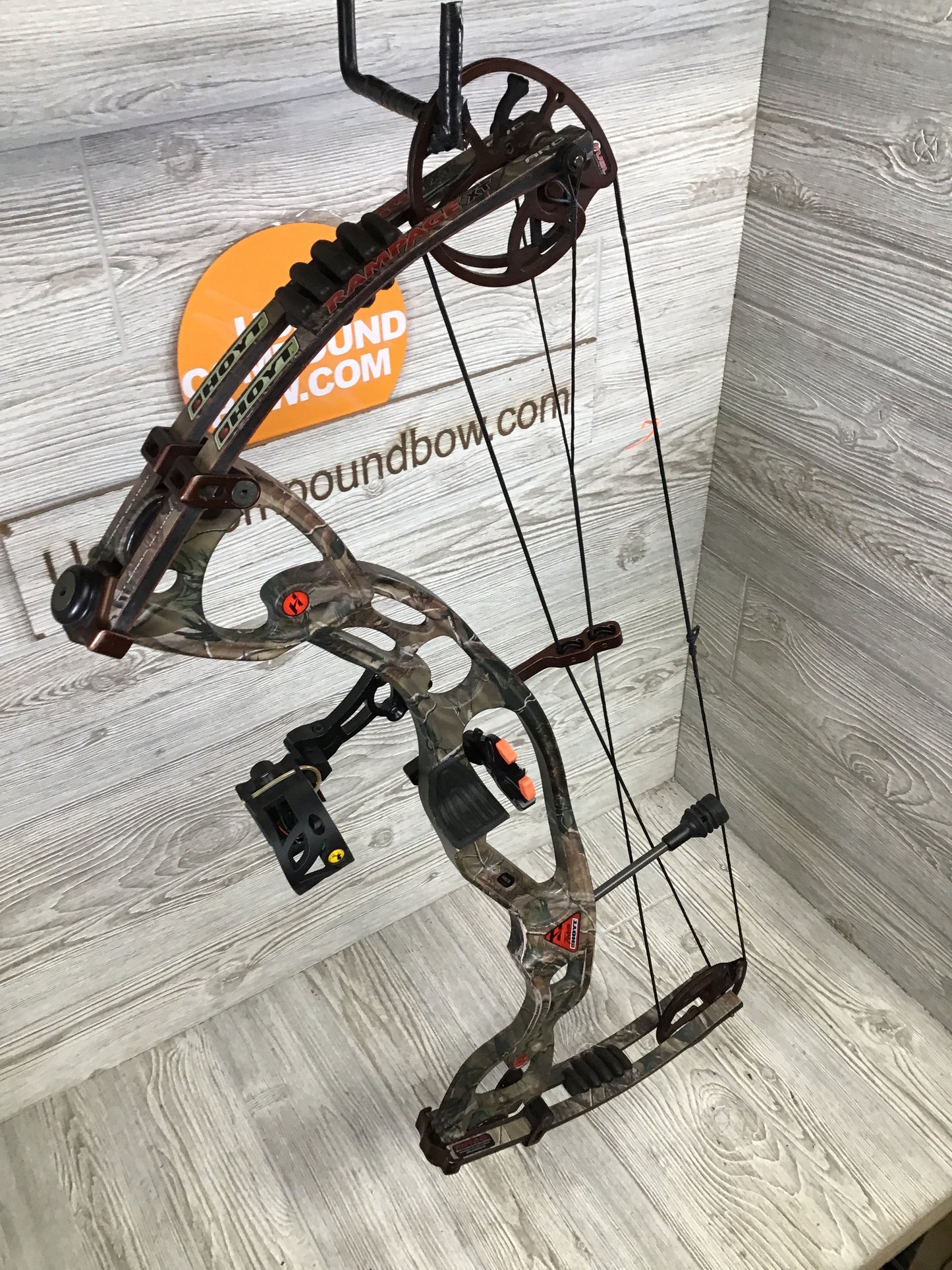 Used Hoyt Rampage XT RH PKG 28/70#