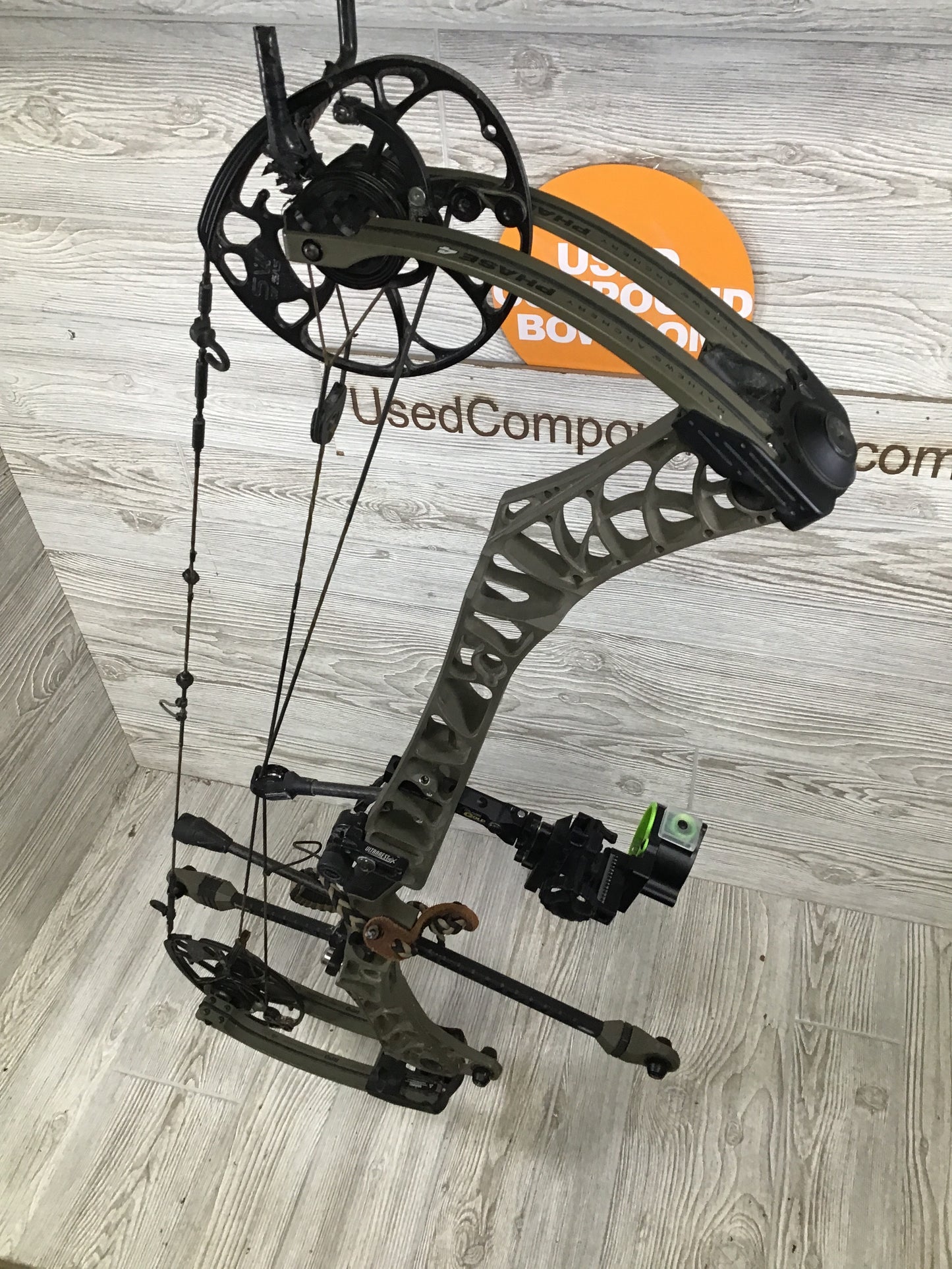 Used Mathews Phase 4 33 Green Ambush 27.5/70# Package