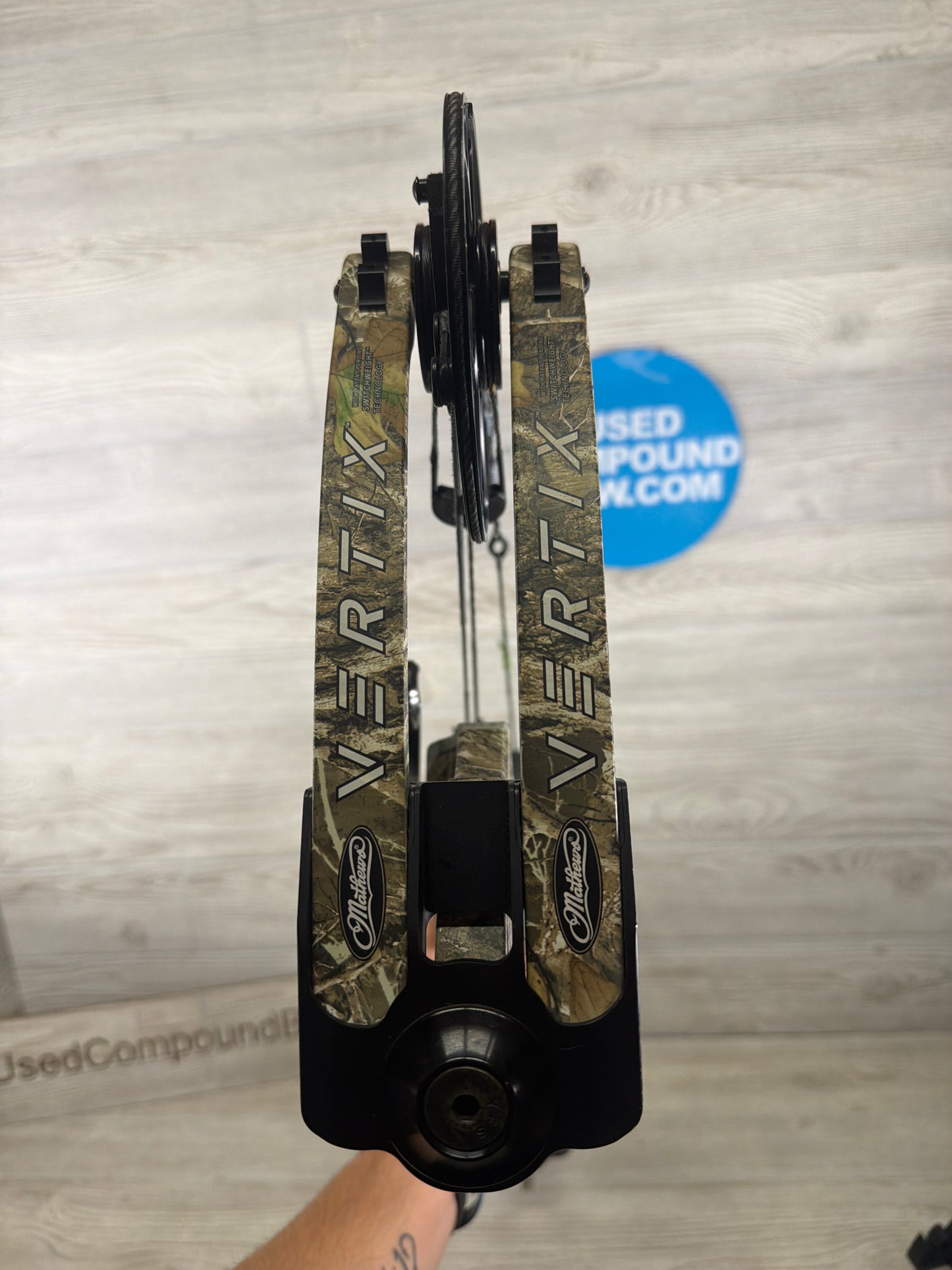 Used Mathews Vertix 28" 70lb Realtree Edge Right Hand Bow Pkg