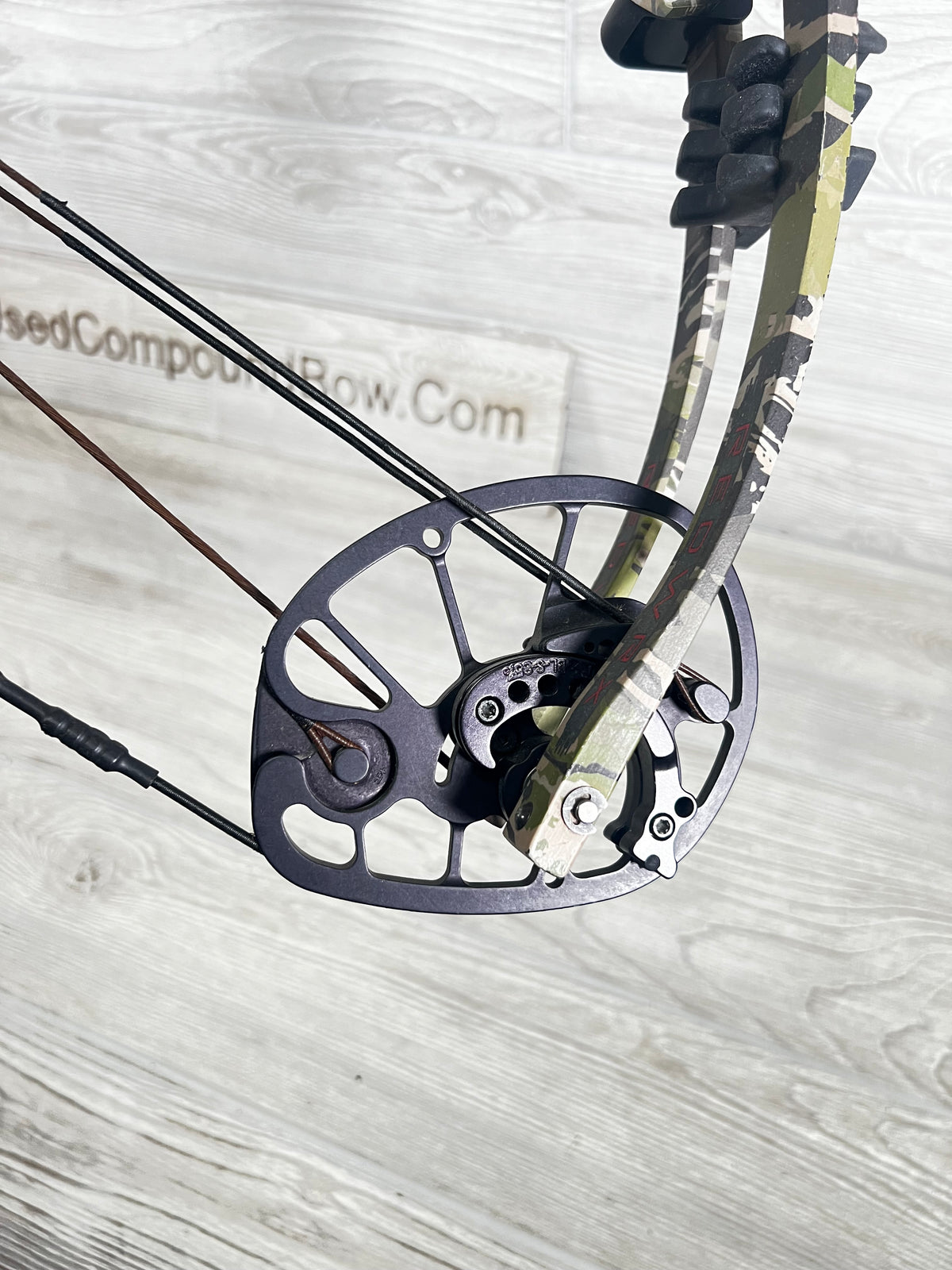 Used Hoyt Carbon RX-4 Ultra 30-32'' 55-65lbs LH Under Armor Forest Camo Bow PKG