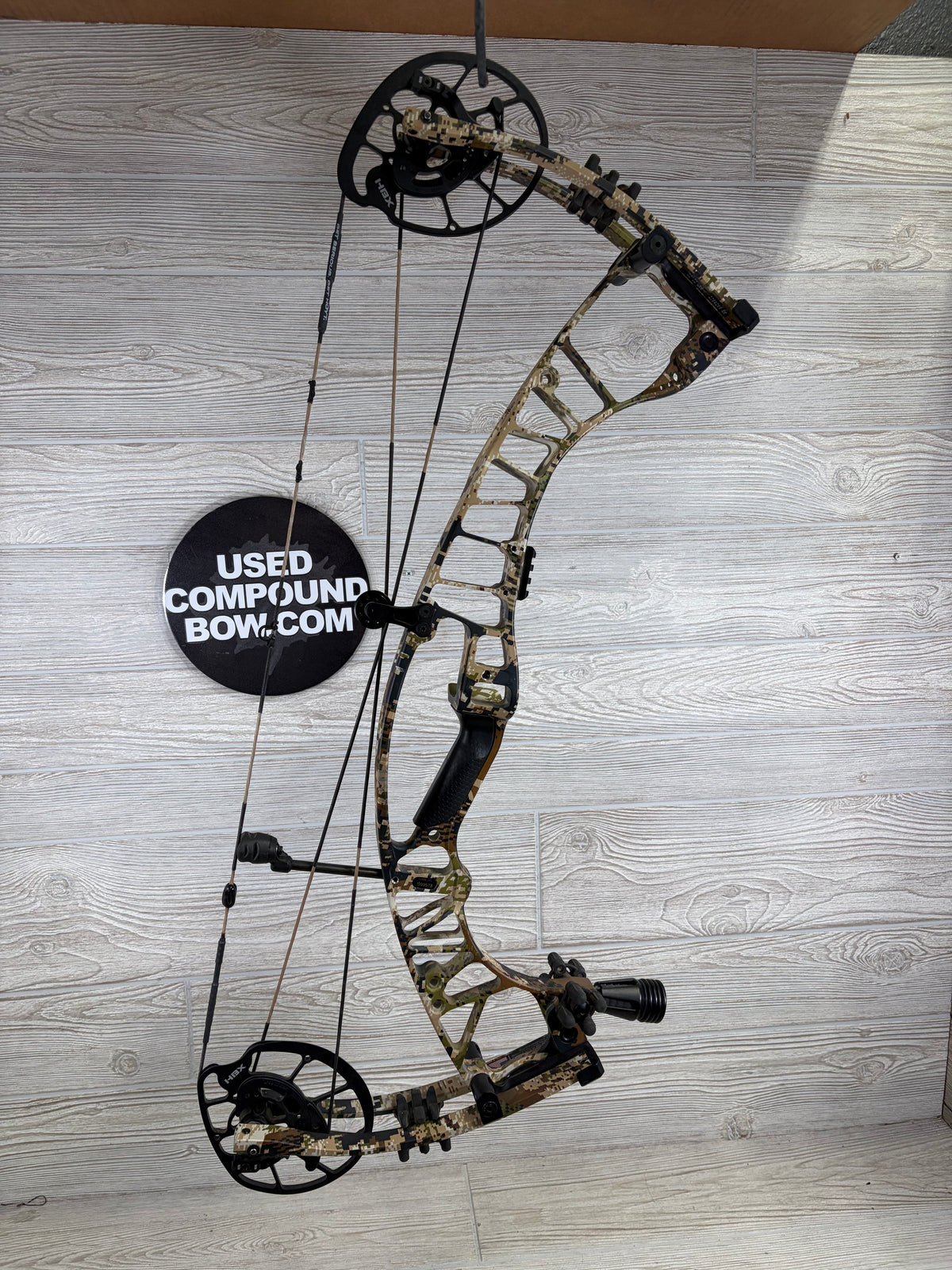 Used Hoyt Ventum 30 25-28" 60-70lb RH Sitka Sub Alpine Bow