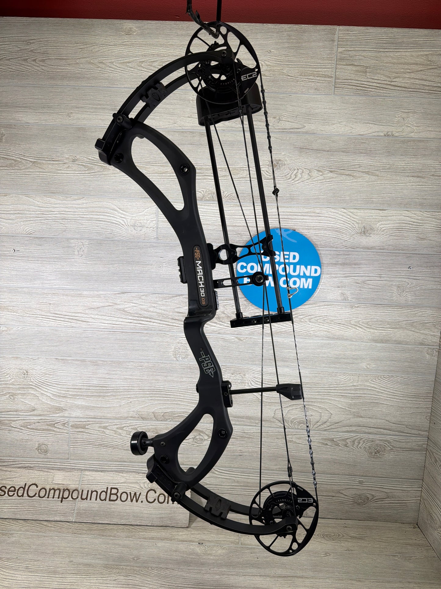Used PSE Mach 30 DS EC2 29" 70lb Right Hand Black Bow w/ PSE Quiver